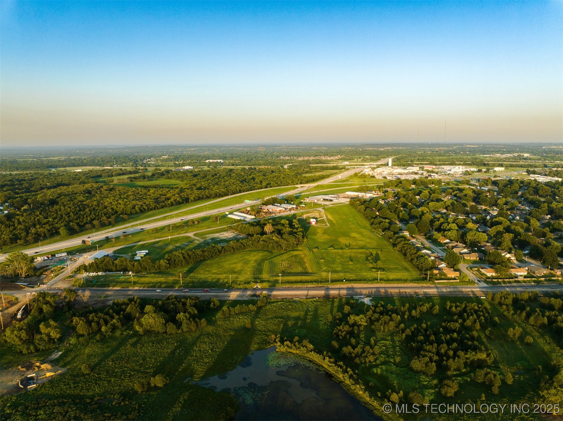 18 S 193rd Avenue Property Photo 23