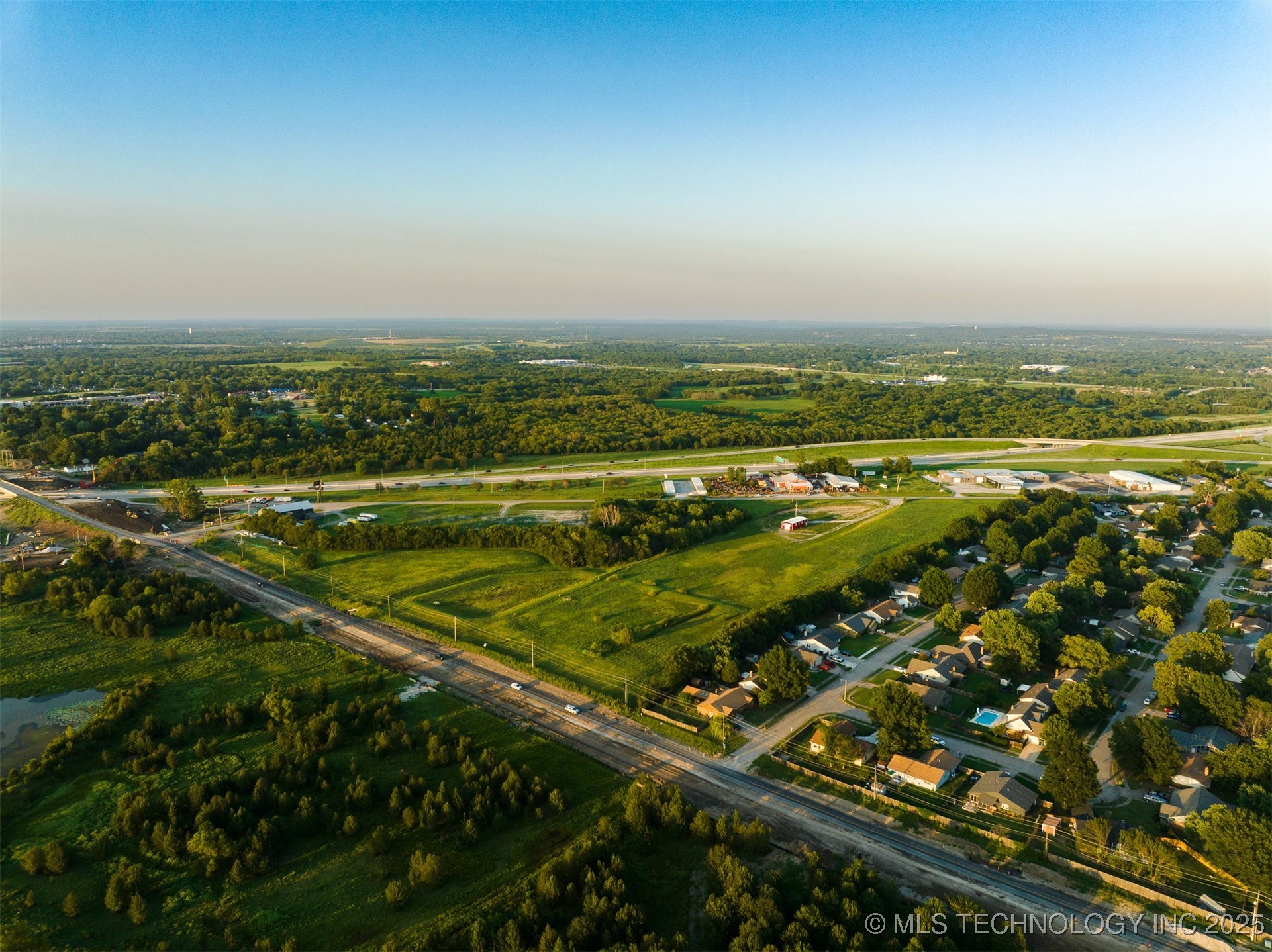 18 S 193rd Avenue Property Photo 24