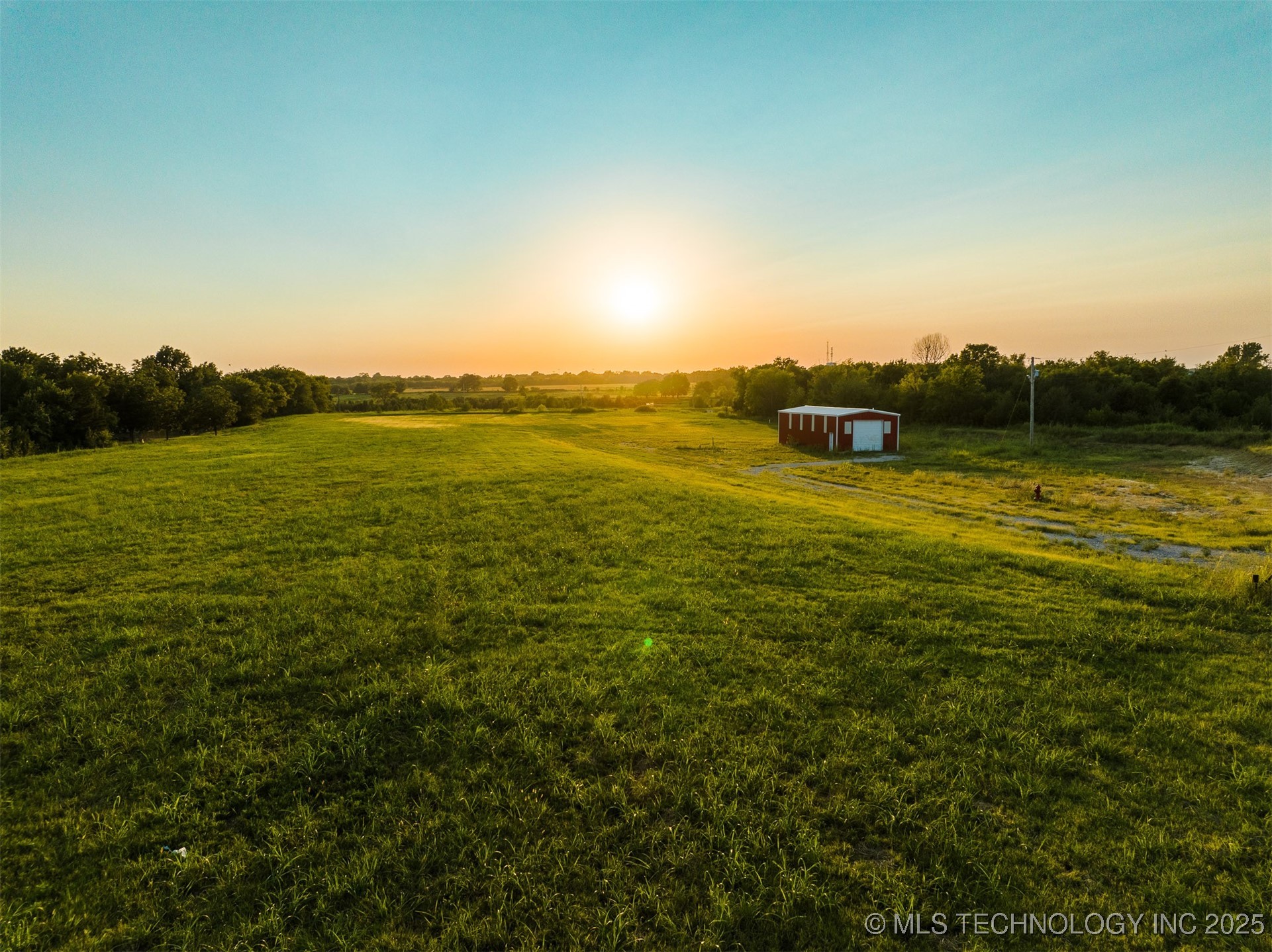 18 S 193rd Avenue Property Photo 26