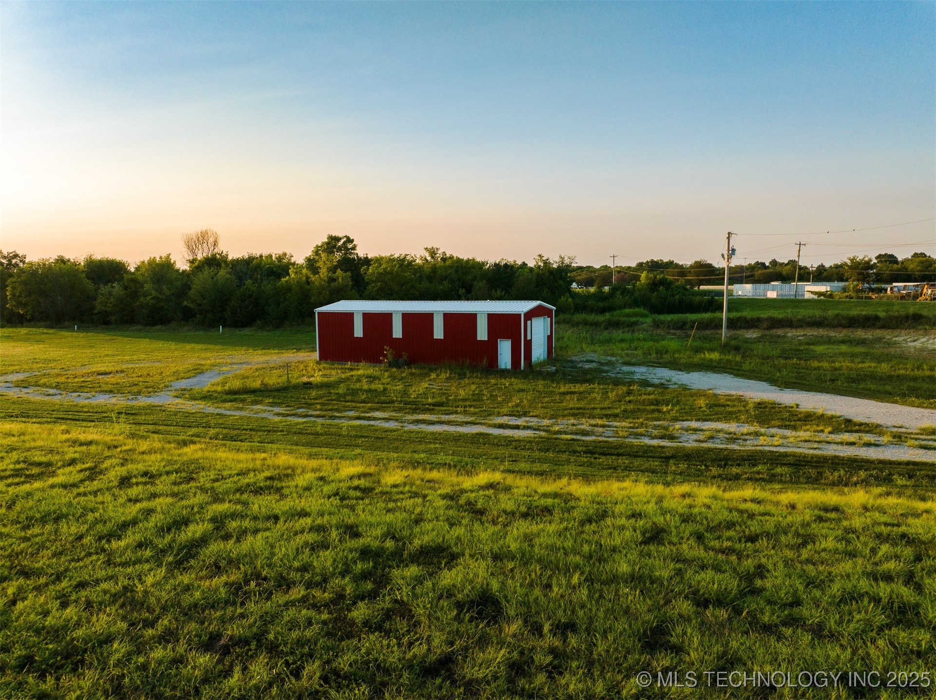 18 S 193rd Avenue Property Photo 27