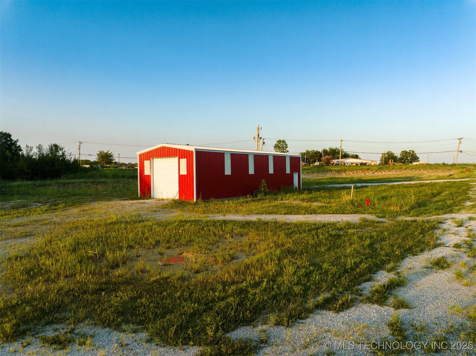 18 S 193rd Avenue Property Photo 28