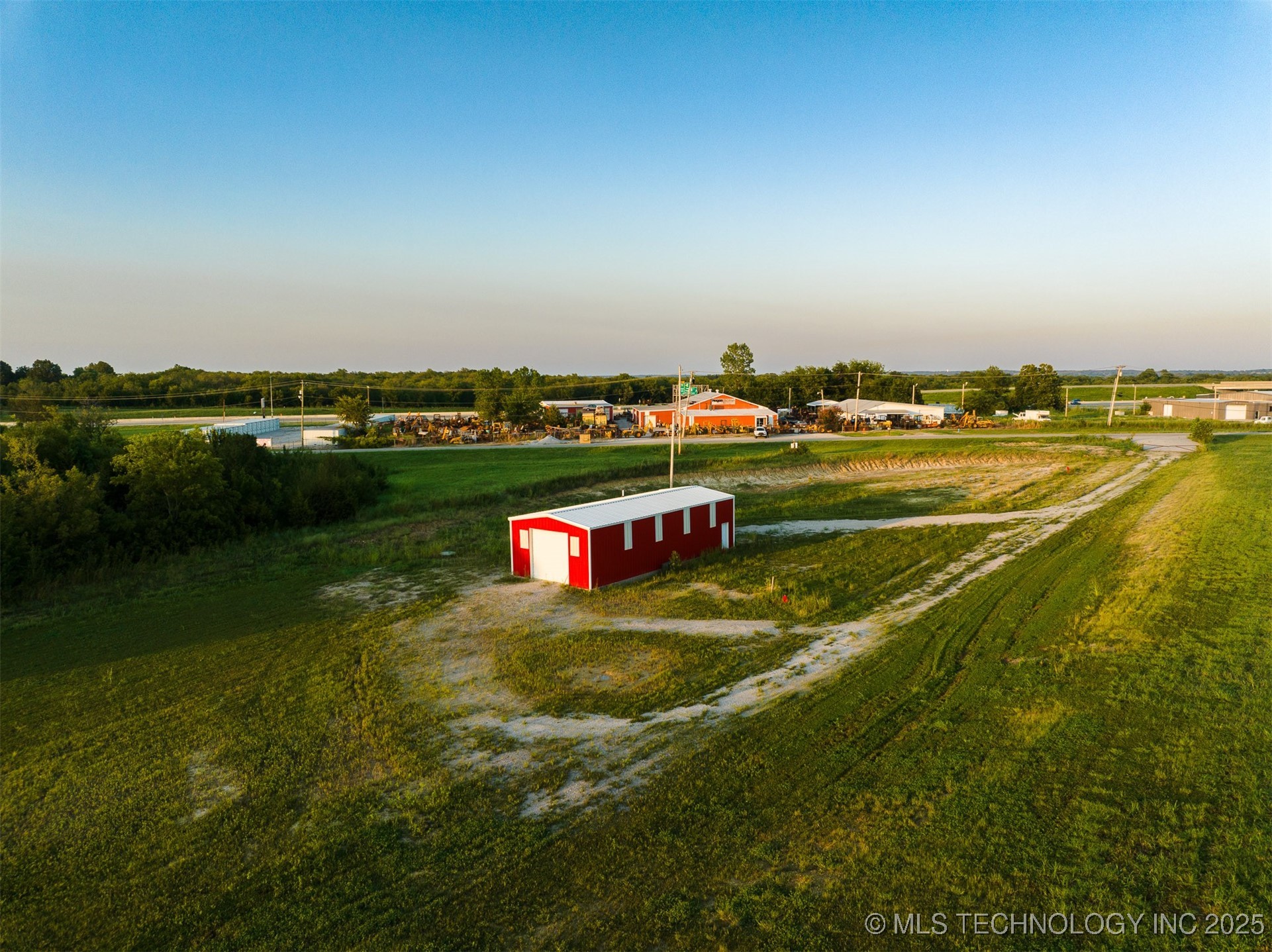 18 S 193rd Avenue Property Photo 29