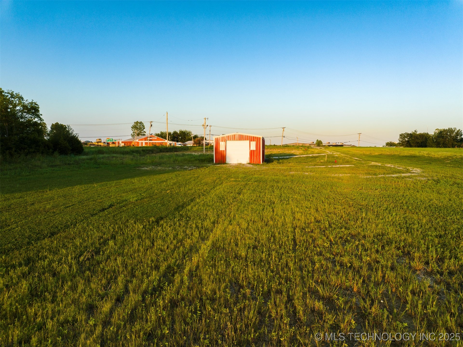 18 S 193rd Avenue Property Photo 30
