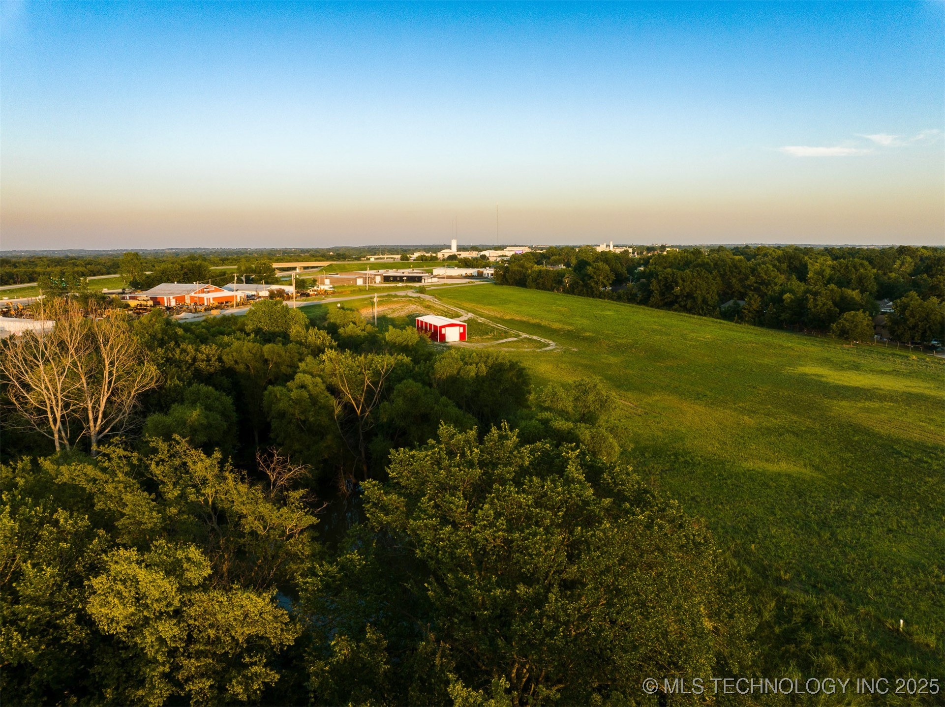 18 S 193rd Avenue Property Photo 31