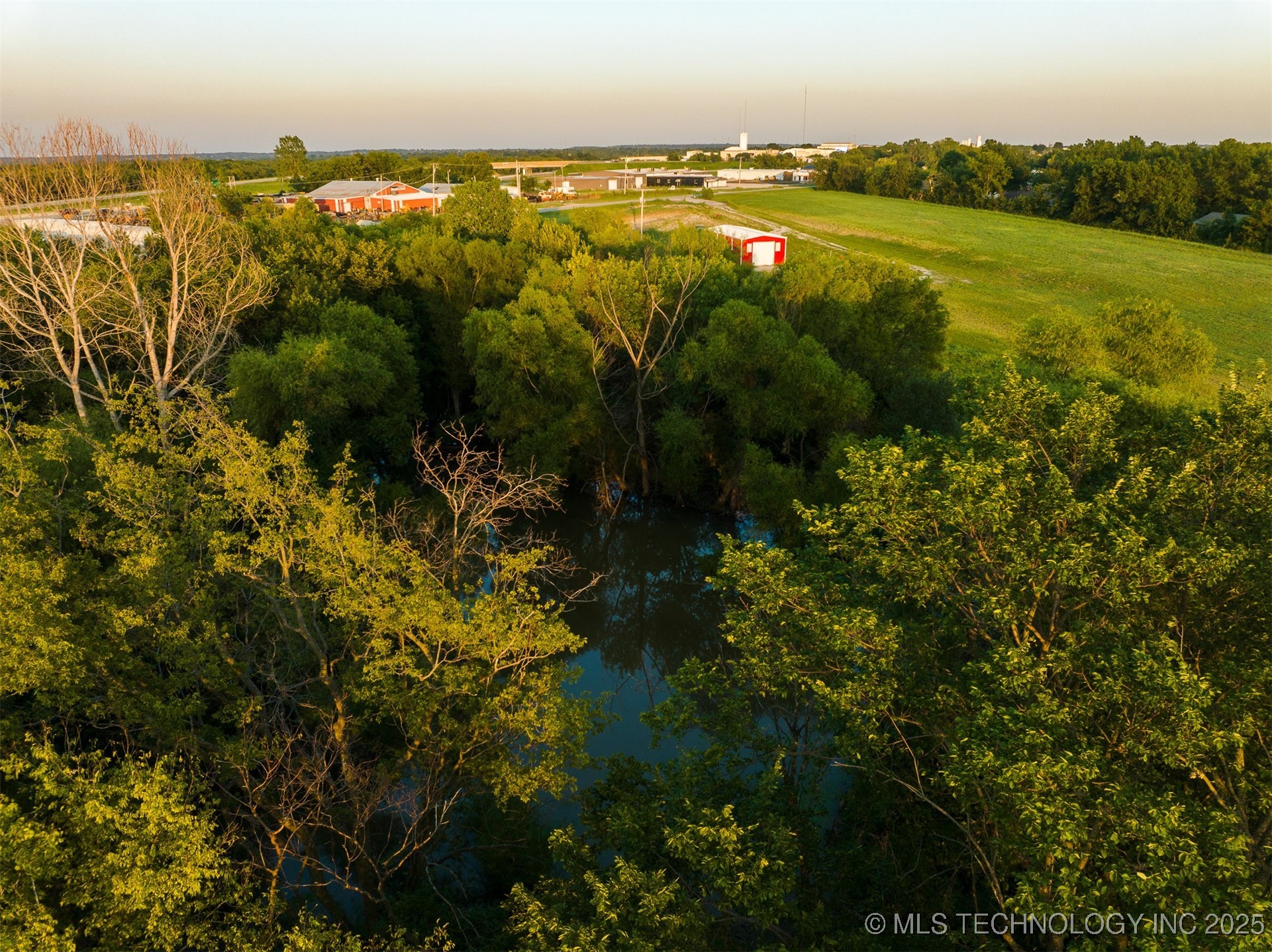 18 S 193rd Avenue Property Photo 32