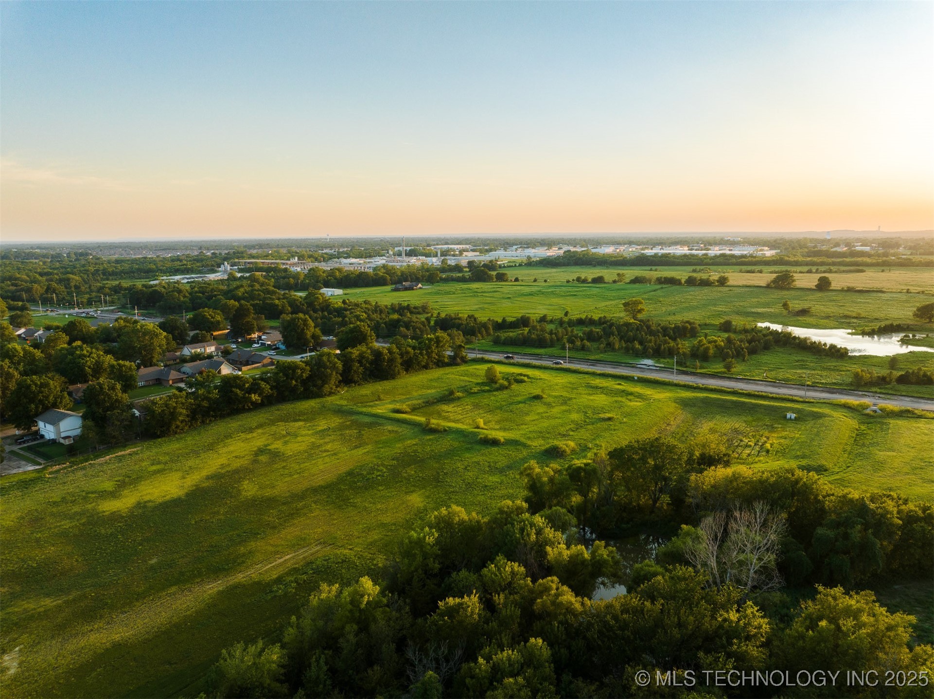 18 S 193rd Avenue Property Photo 33