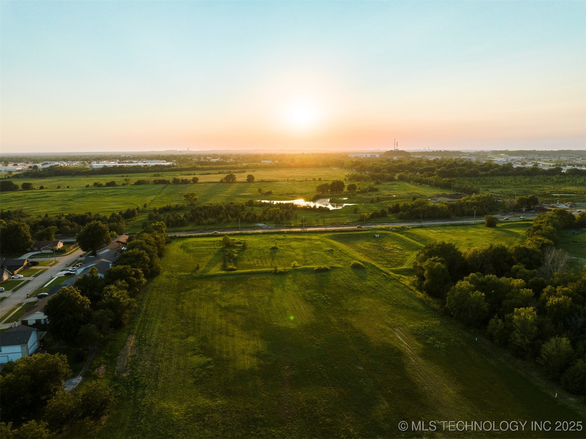 18 S 193rd Avenue Property Photo 34
