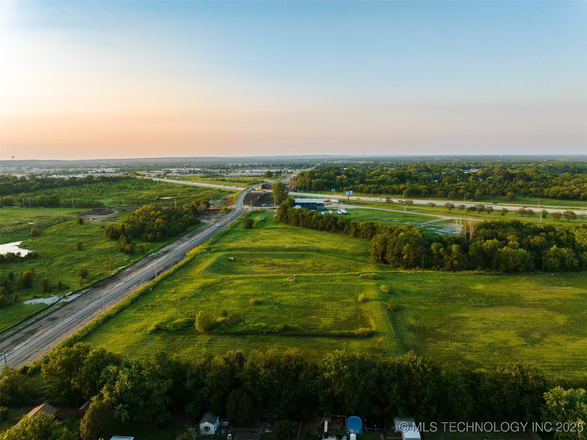 18 S 193rd Avenue Property Photo 35