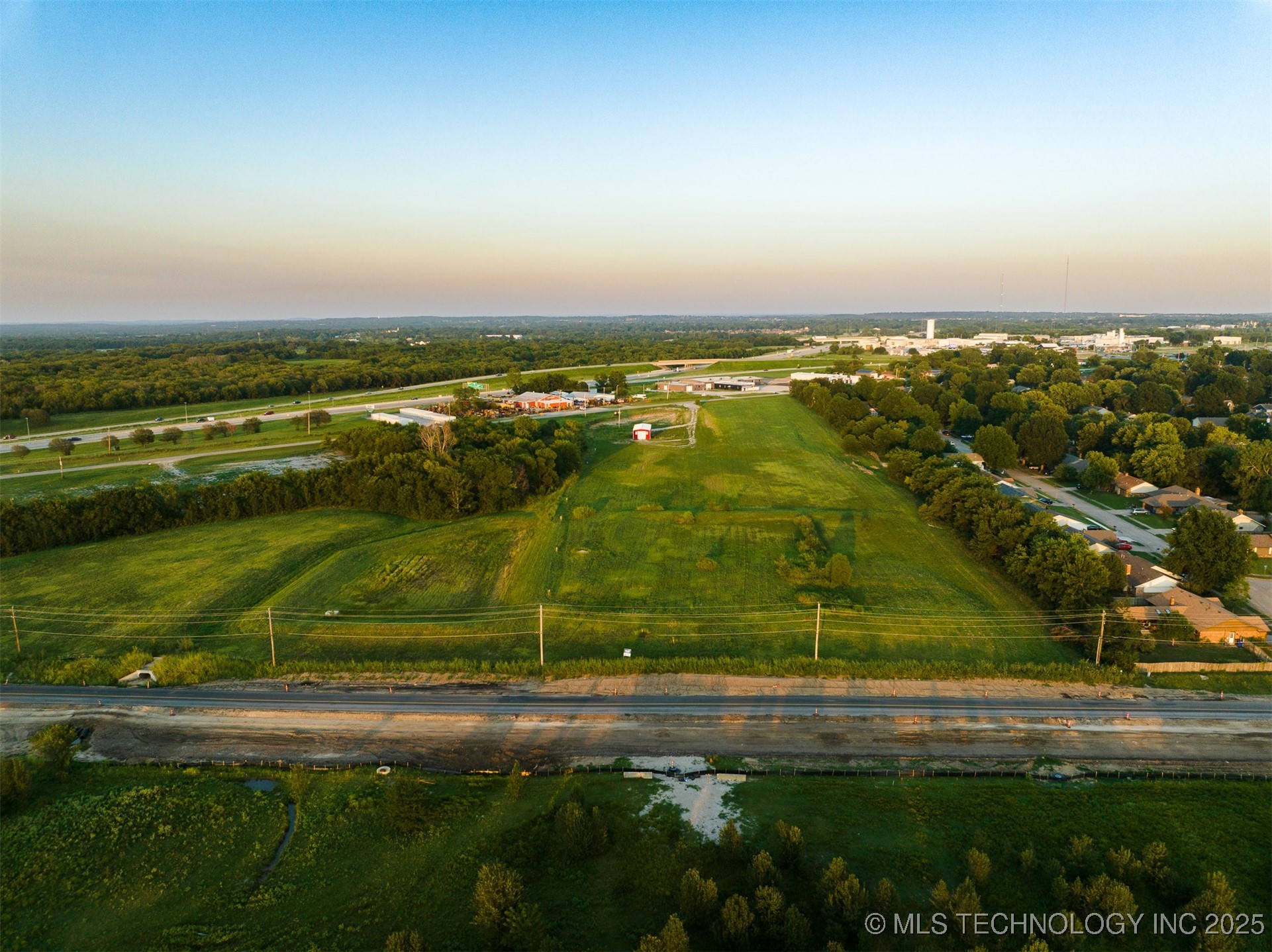 18 S 193rd Avenue Property Photo 37