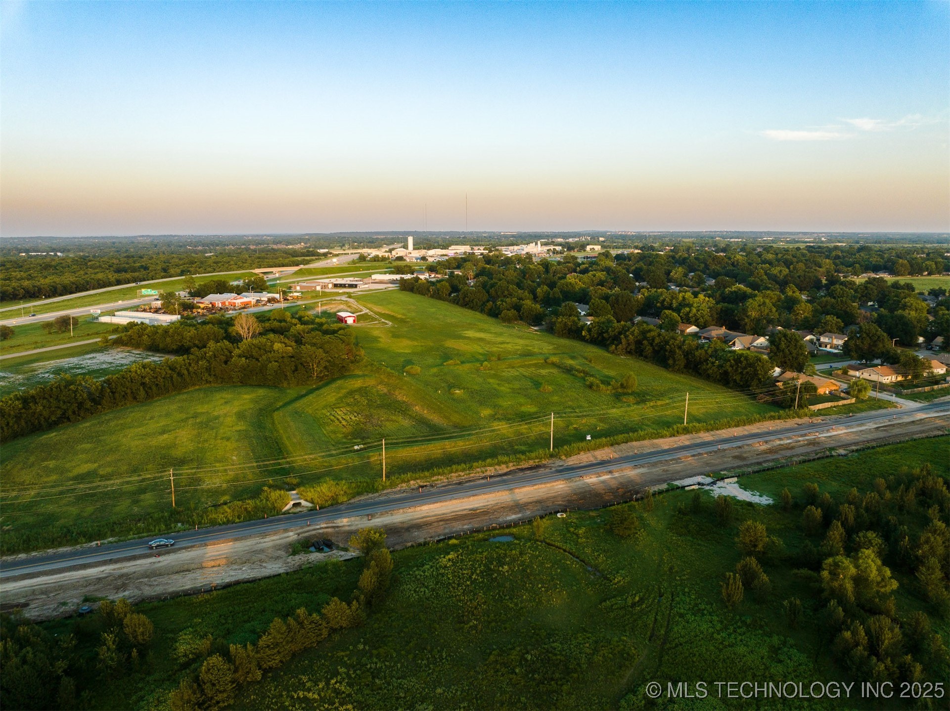 18 S 193rd Avenue Property Photo 38