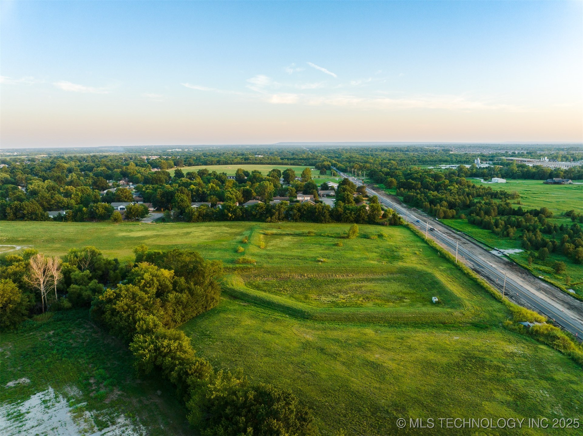 18 S 193rd Avenue Property Photo 40