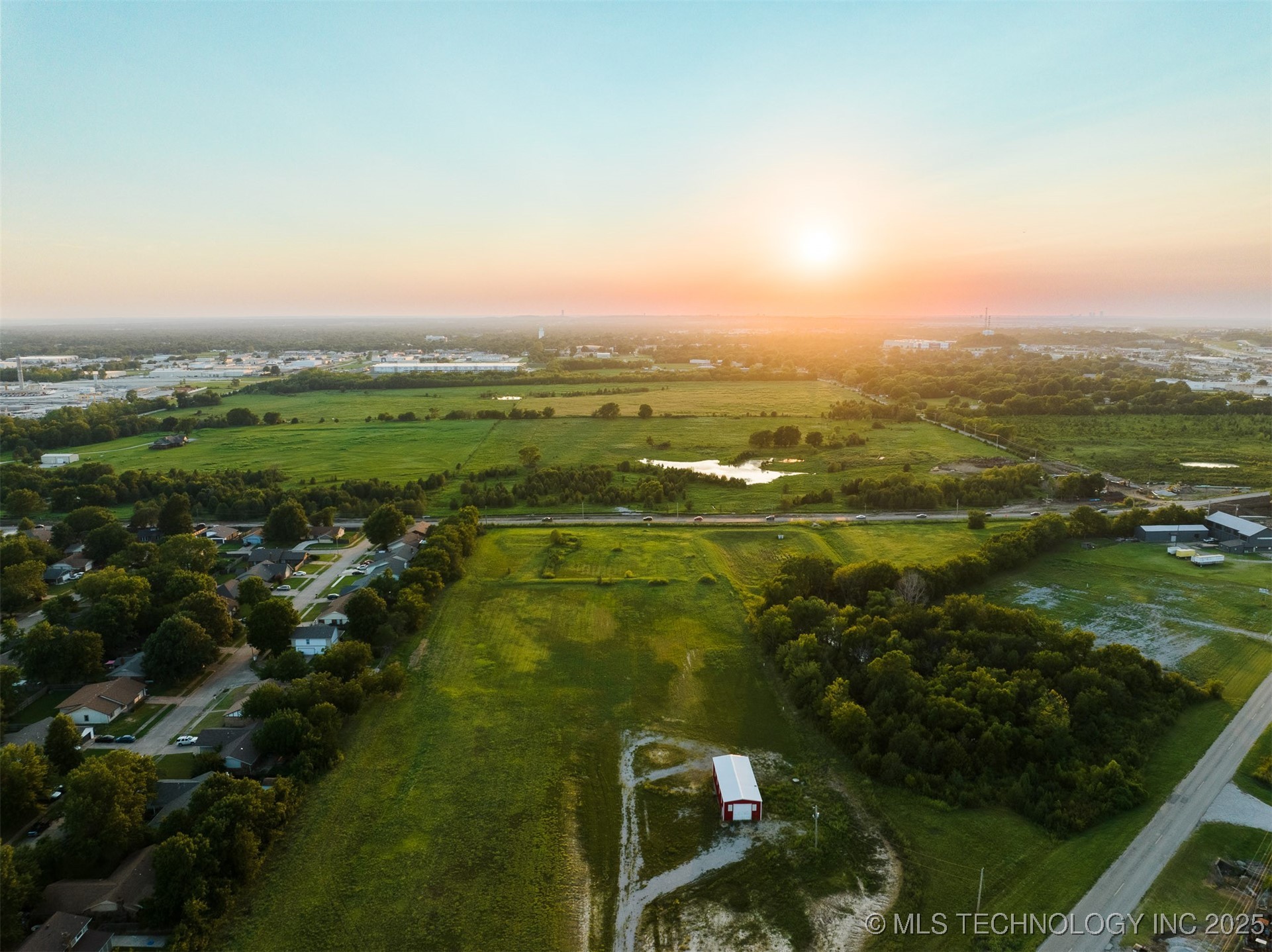 18 S 193rd Avenue Property Photo 43