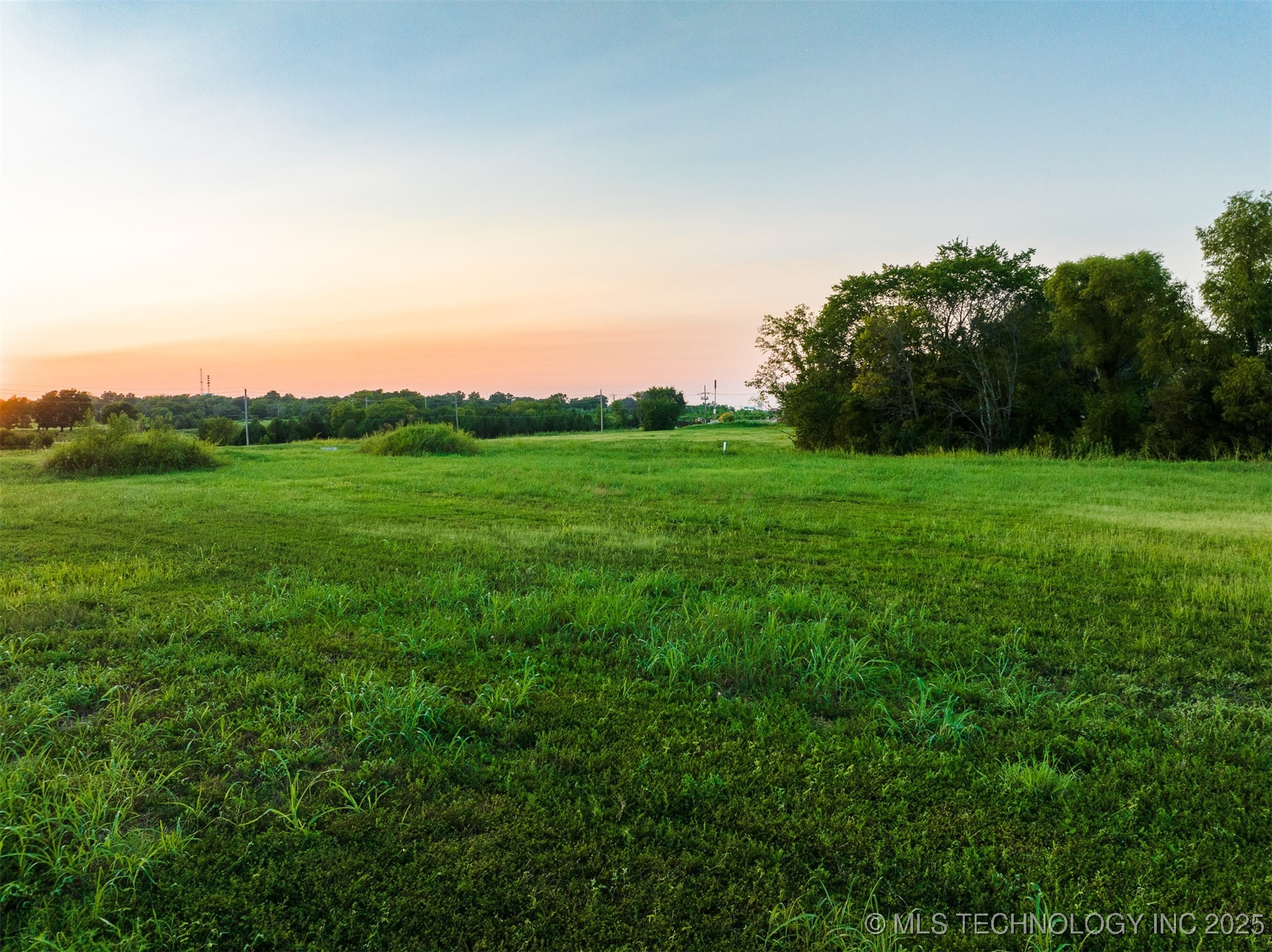 18 S 193rd Avenue Property Photo 44