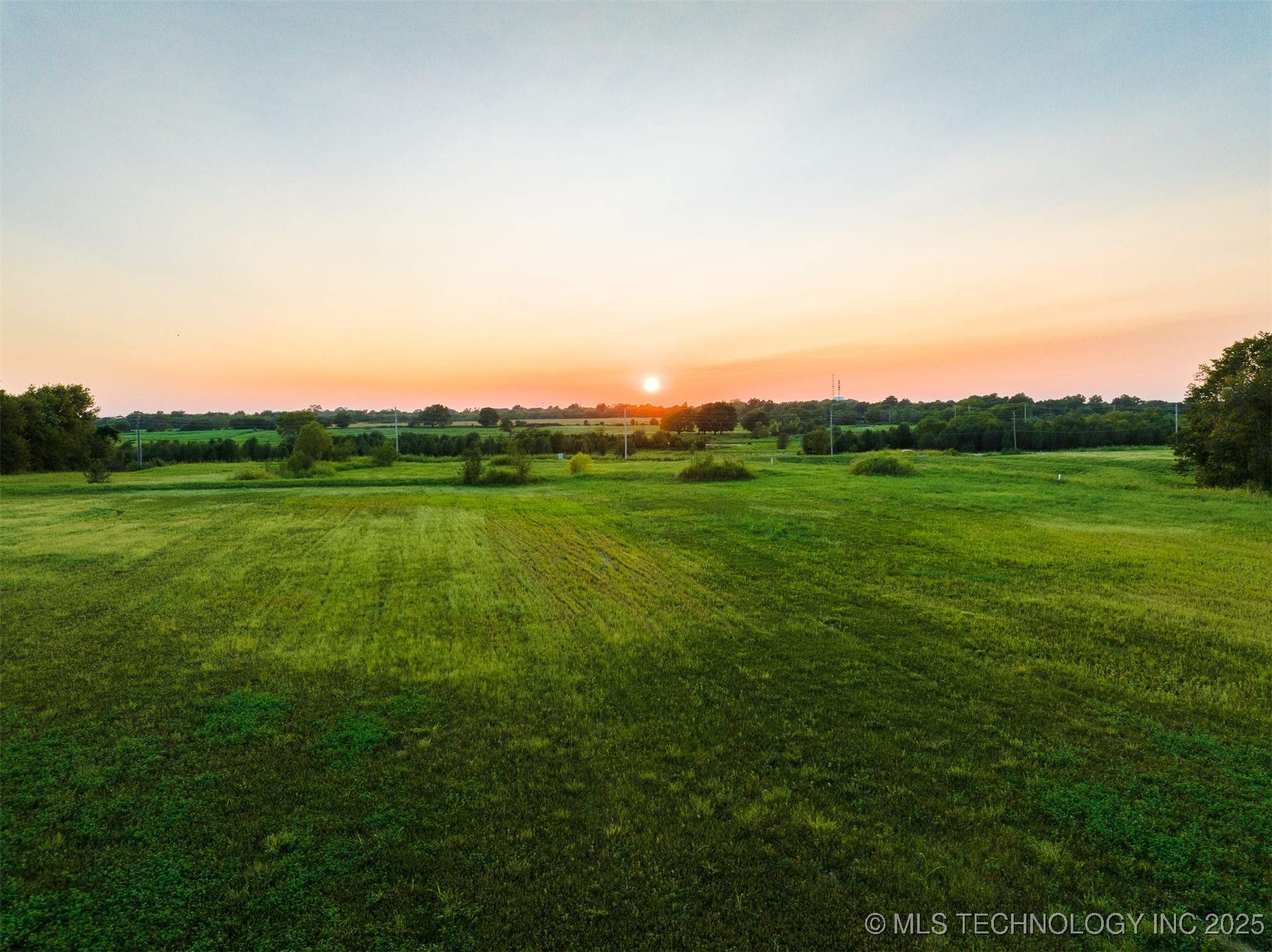 18 S 193rd Avenue Property Photo 45