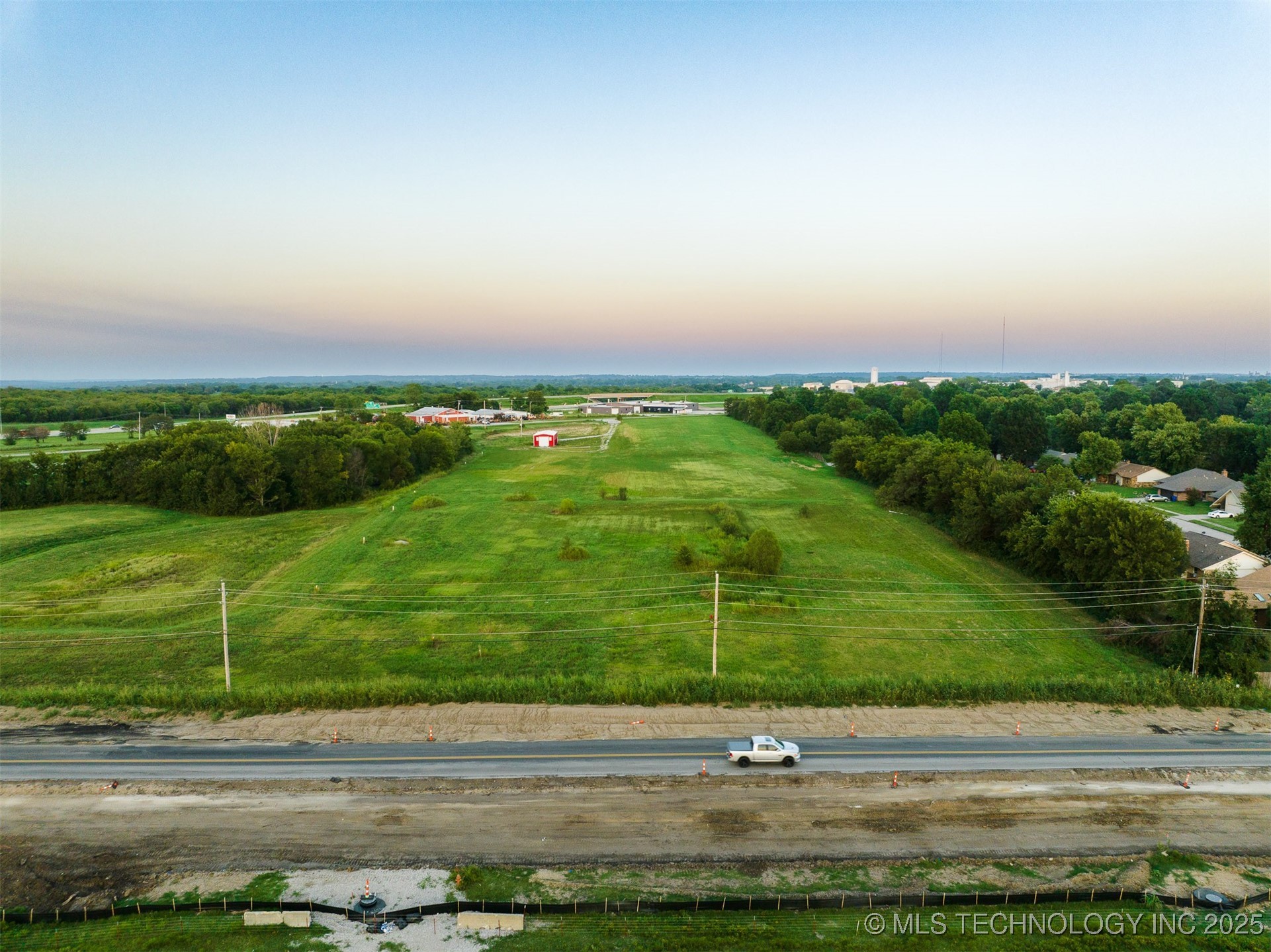 18 S 193rd Avenue Property Photo 47