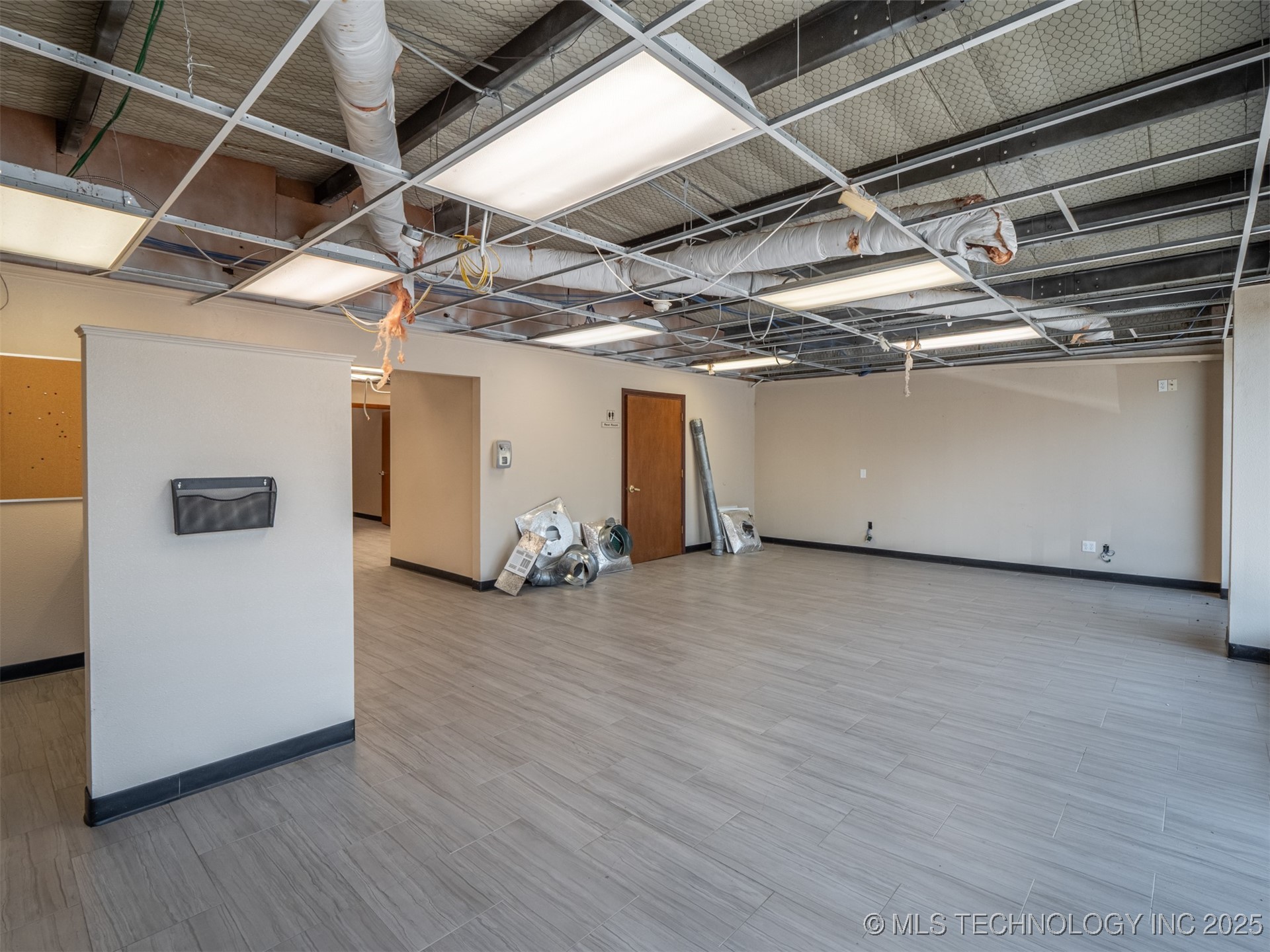 1101 N Strong Avenue Property Photo 4