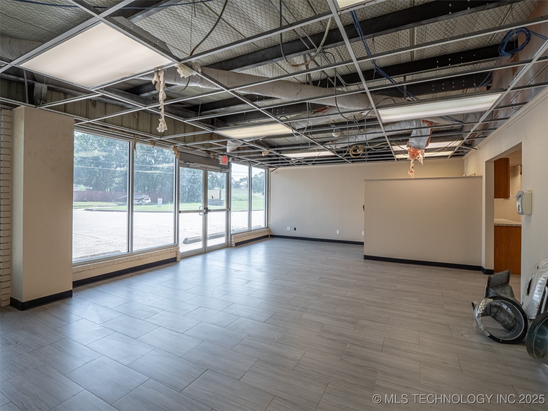 1101 N Strong Avenue Property Photo 6