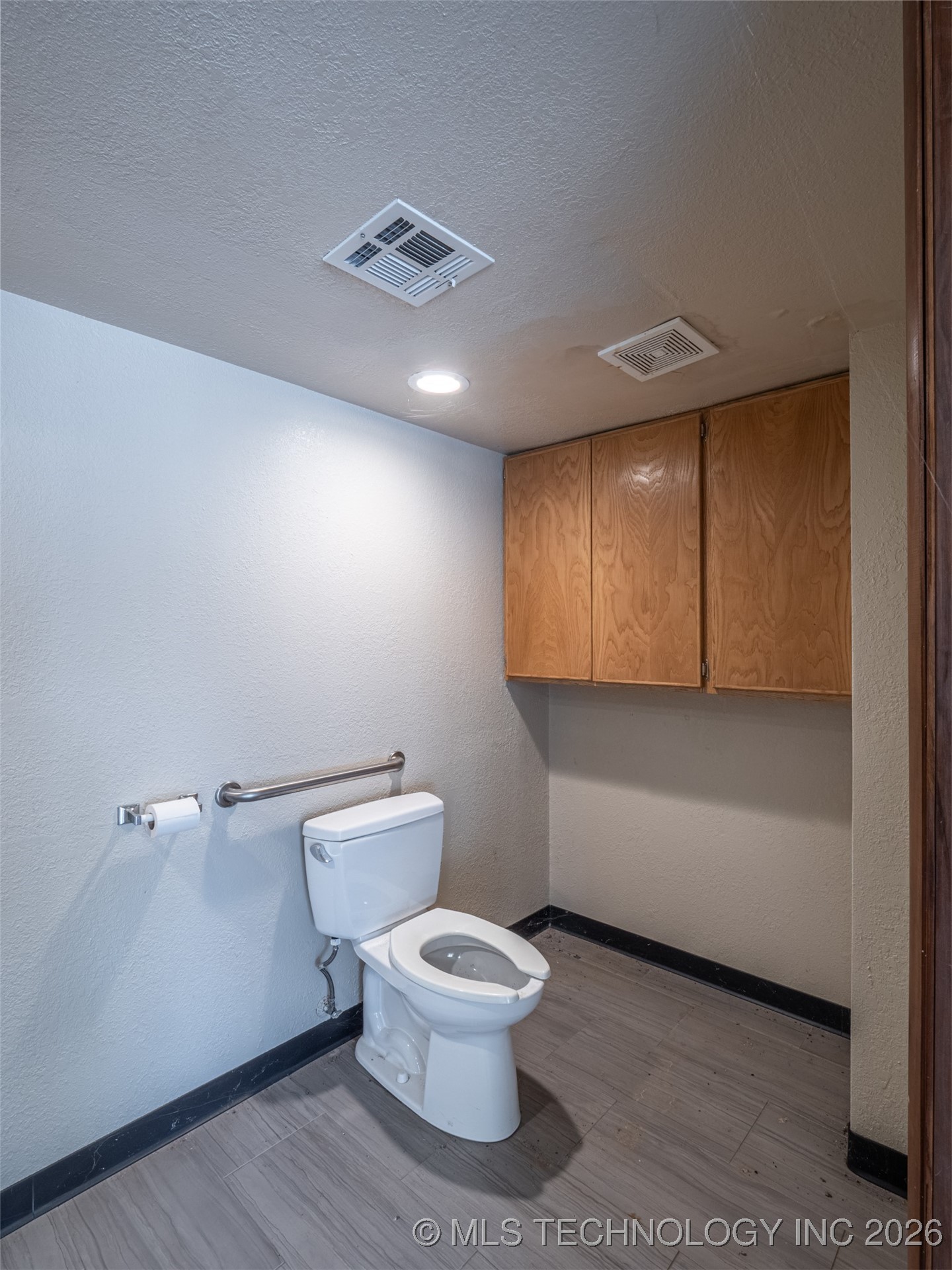 1101 N Strong Avenue Property Photo 8