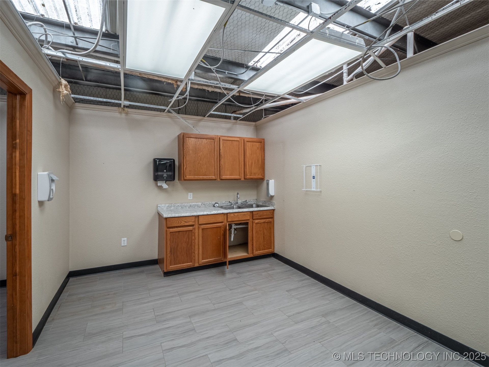 1101 N Strong Avenue Property Photo 16