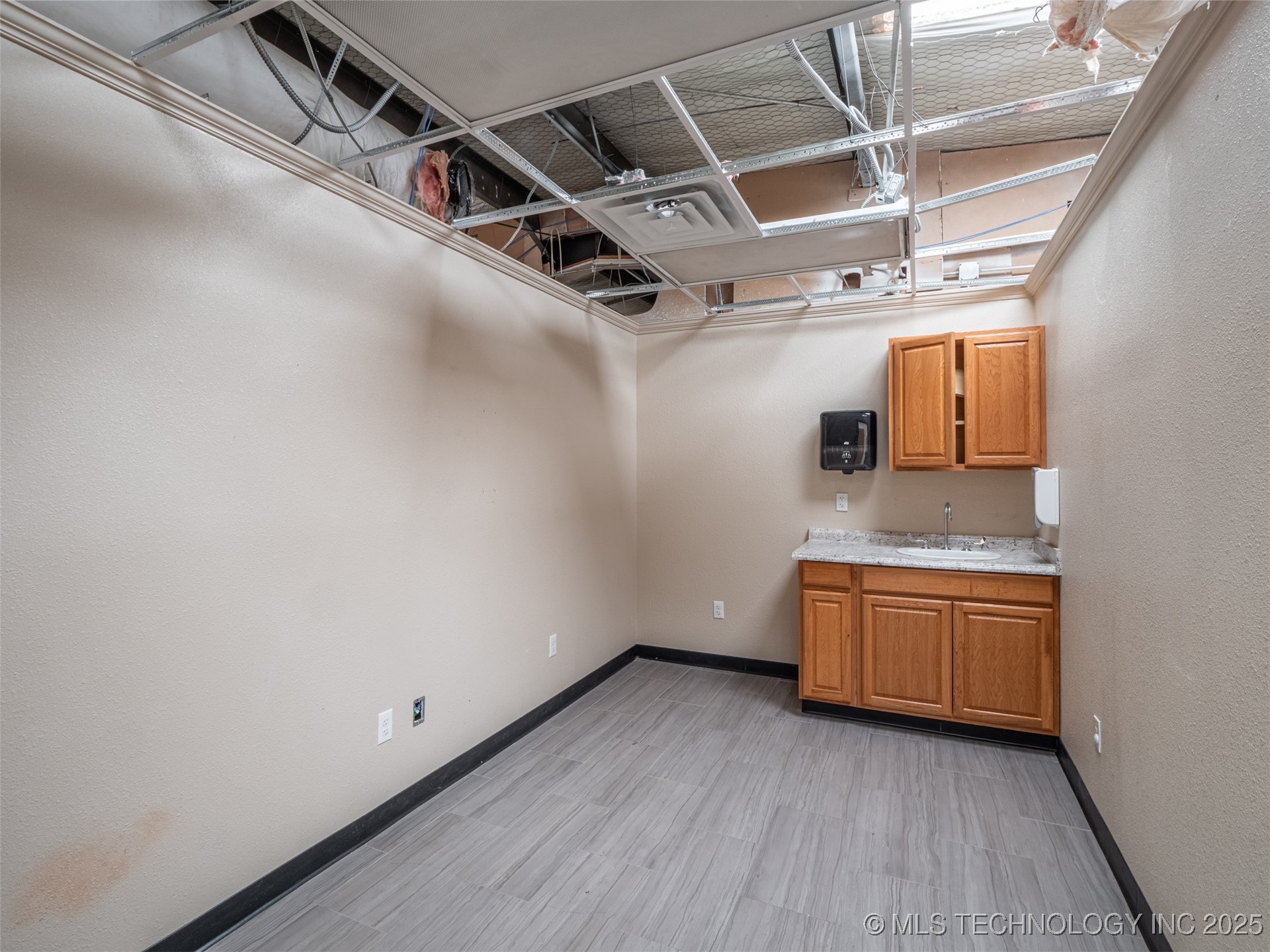 1101 N Strong Avenue Property Photo 18