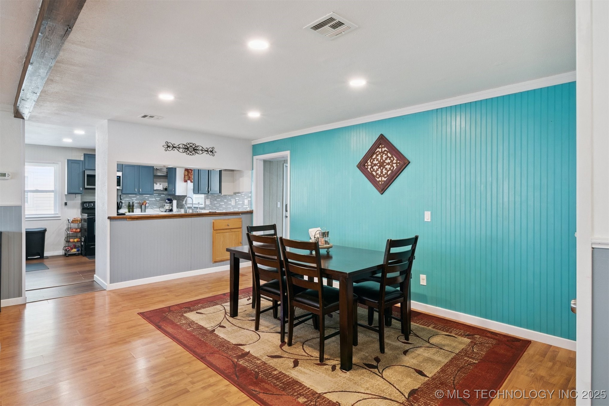 703 N D Avenue Property Photo 7