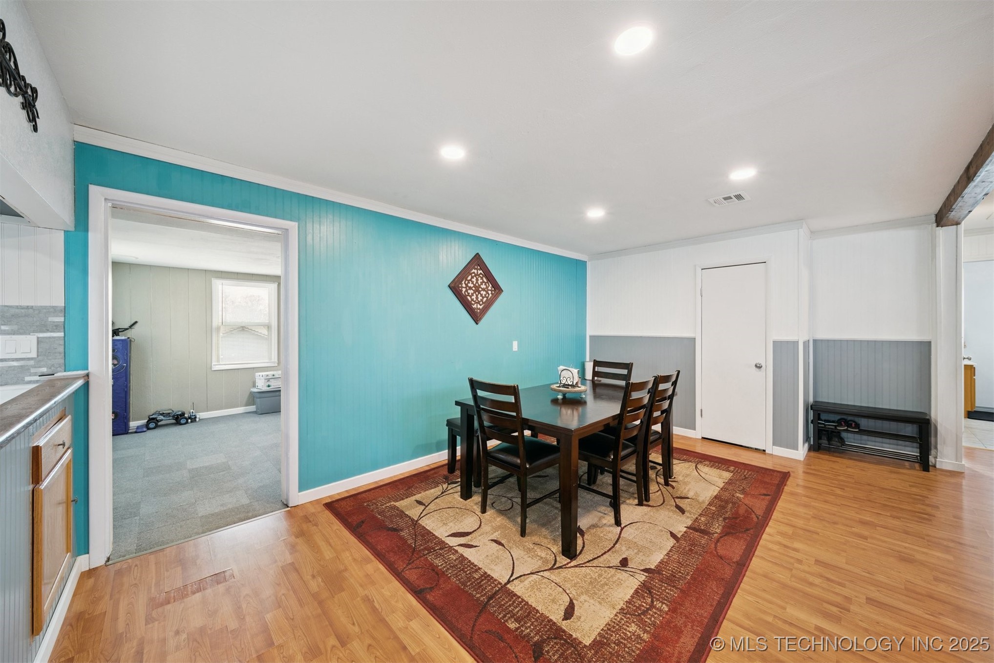 703 N D Avenue Property Photo 8