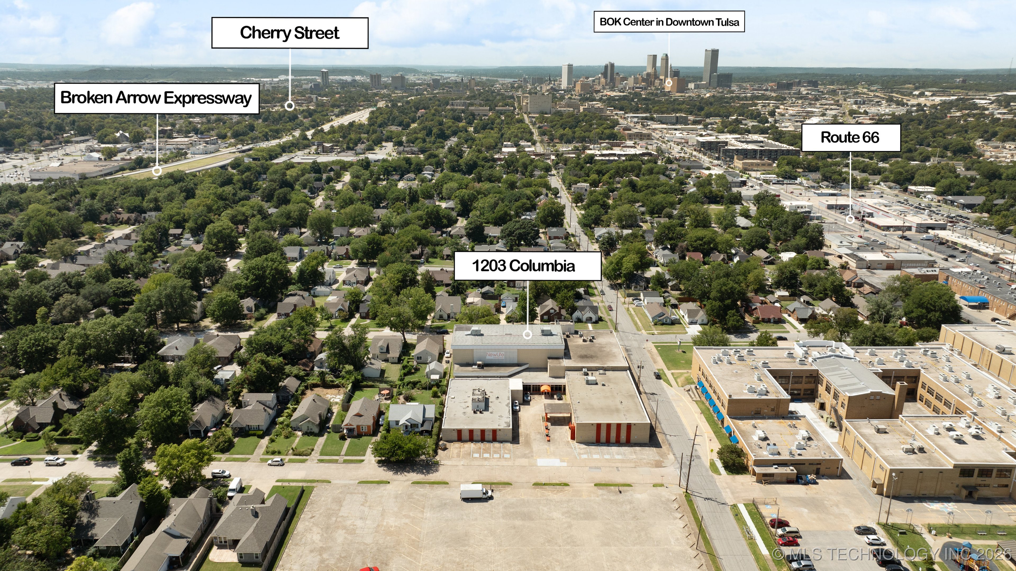 1203 S Columbia Avenue Property Photo 2