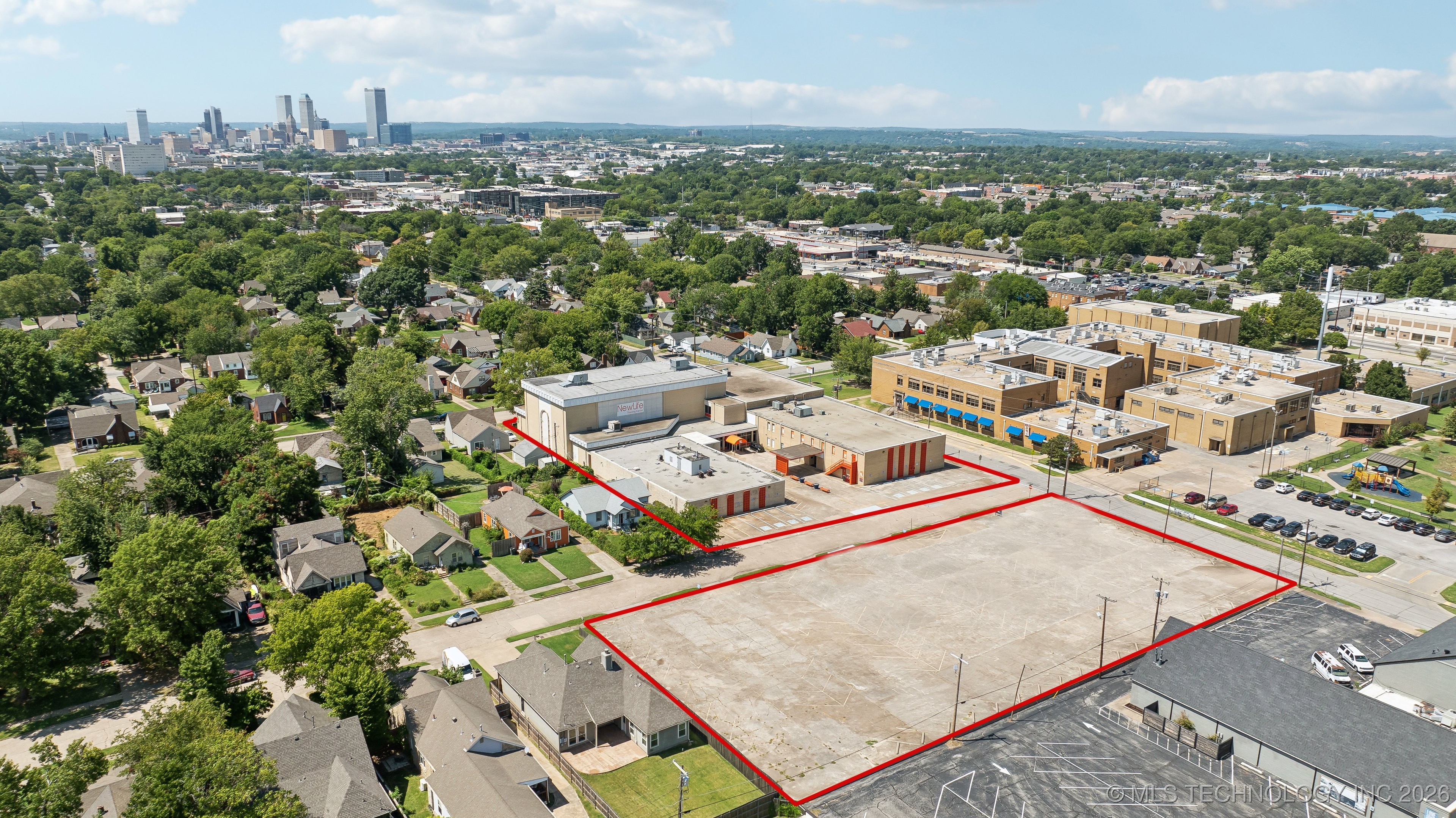 1203 S Columbia Avenue Property Photo 4