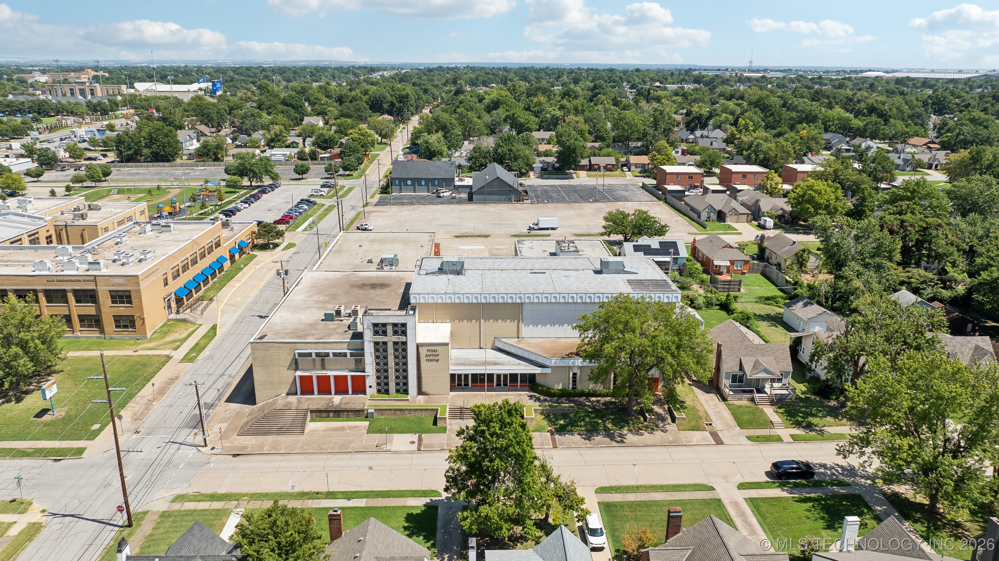 1203 S Columbia Avenue Property Photo 5