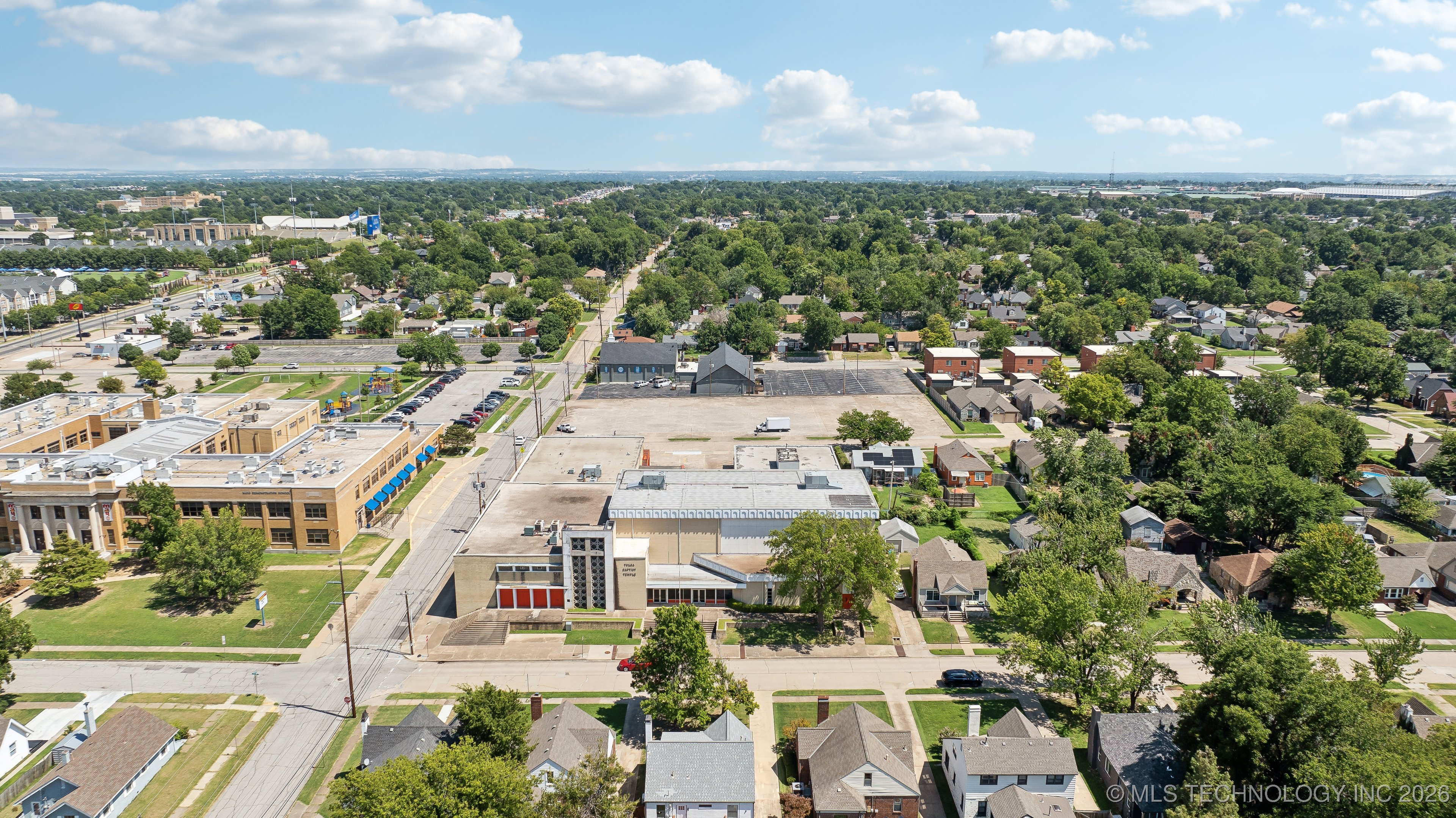 1203 S Columbia Avenue Property Photo 9