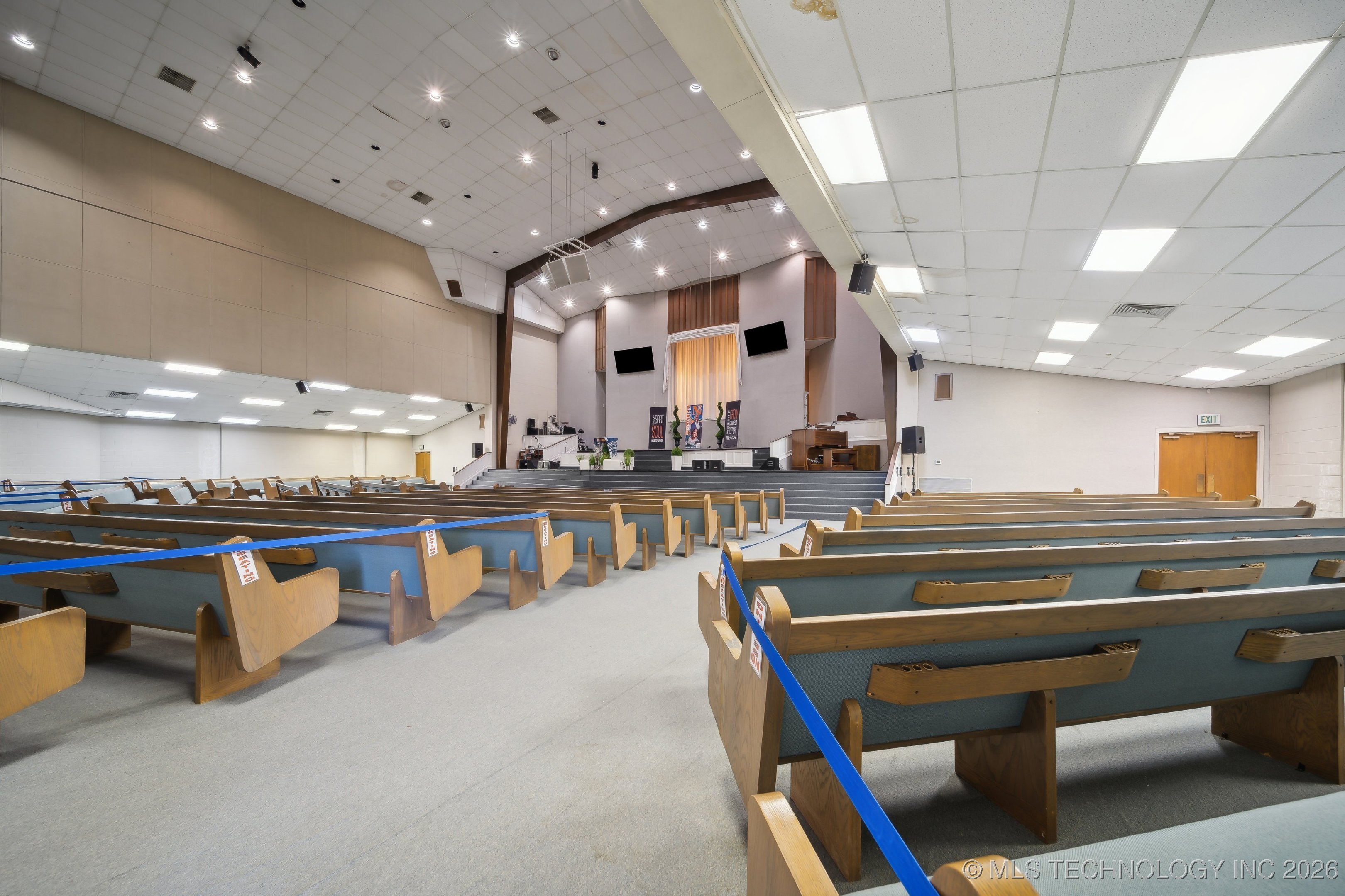 1203 S Columbia Avenue Property Photo 13