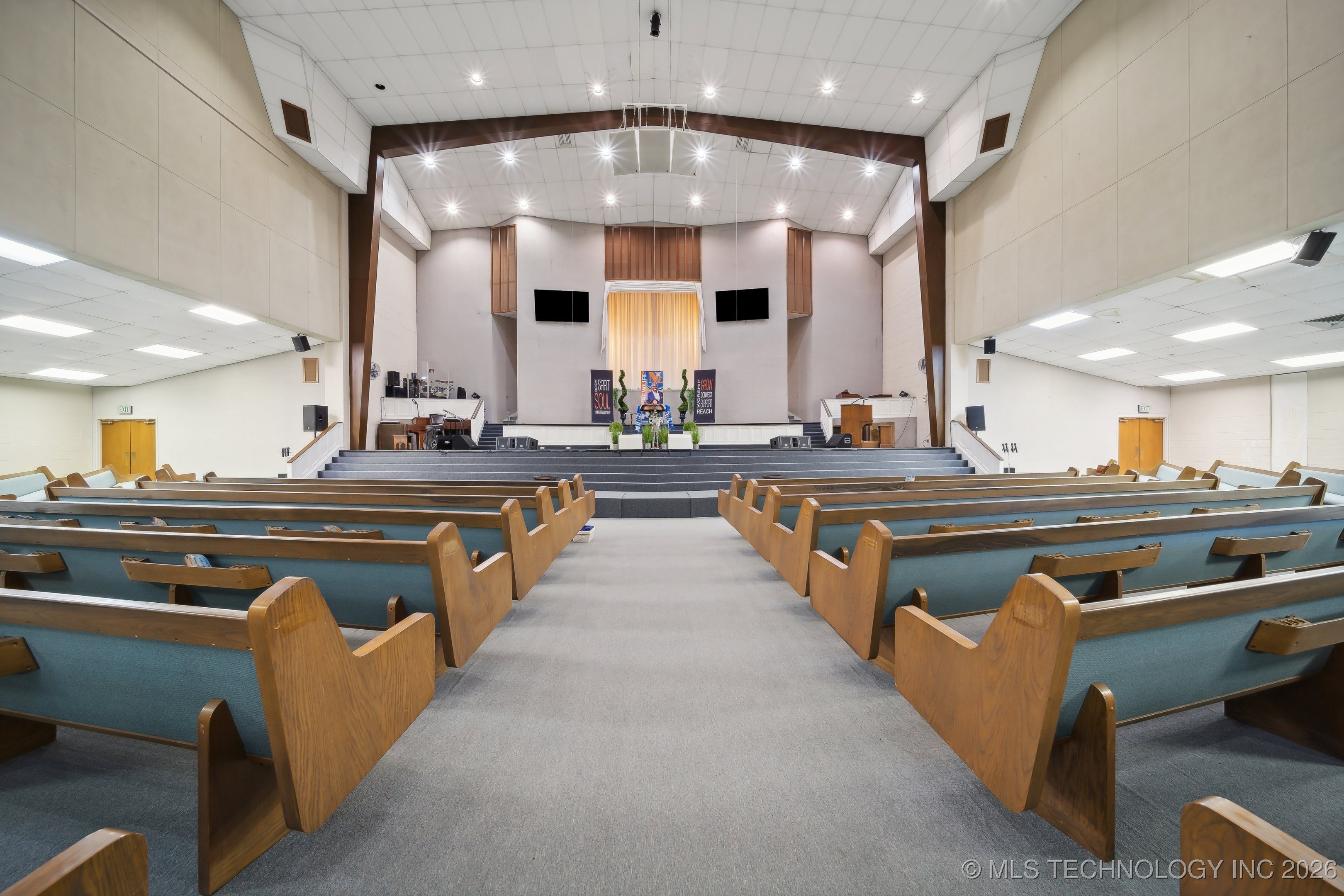 1203 S Columbia Avenue Property Photo 14