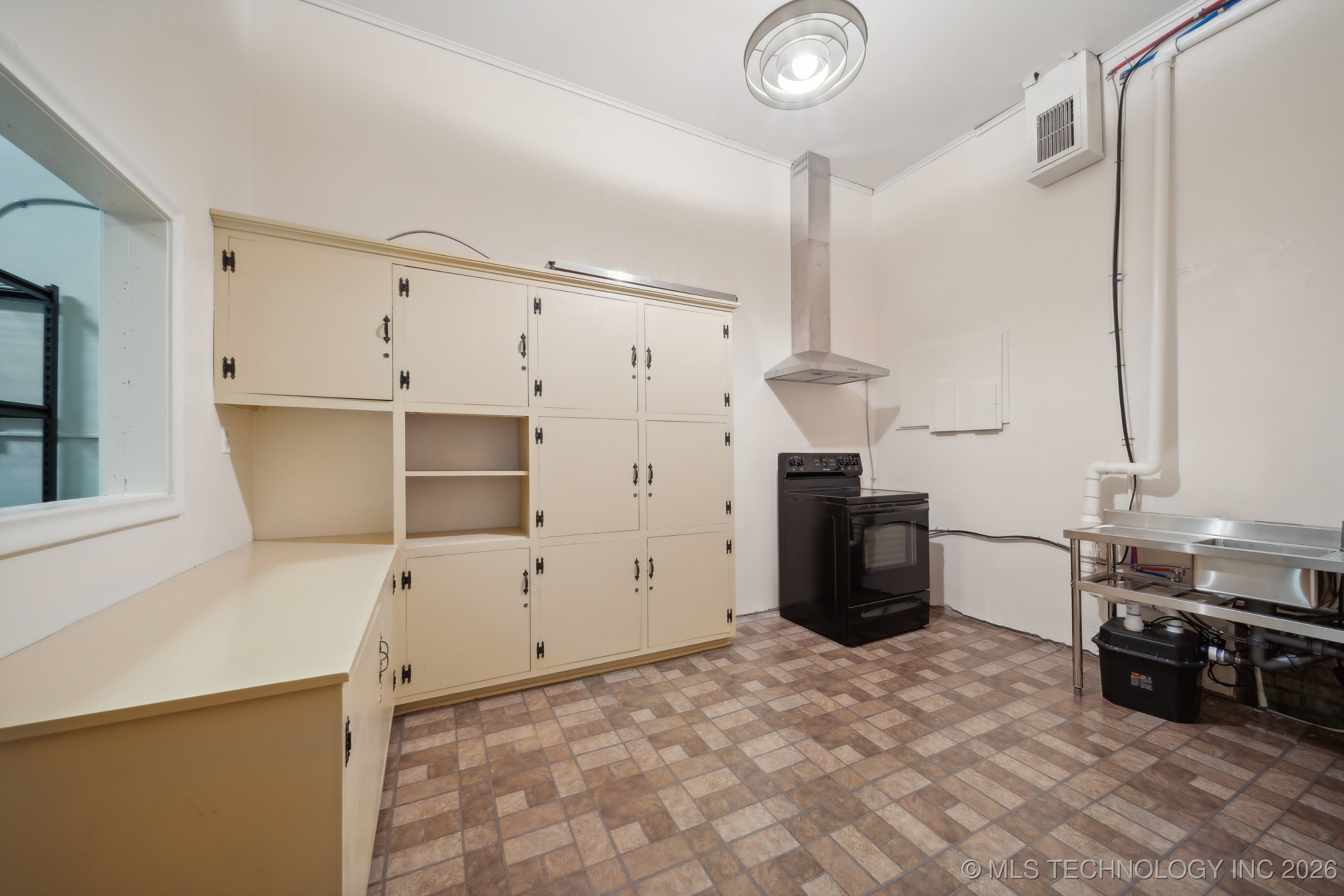 1203 S Columbia Avenue Property Photo 22