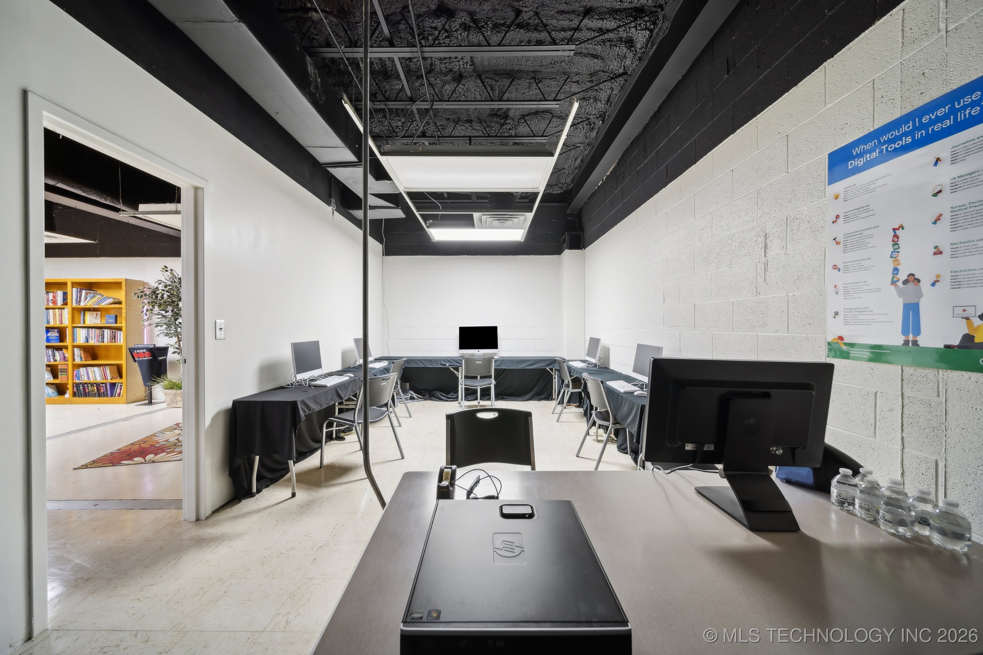 1203 S Columbia Avenue Property Photo 32