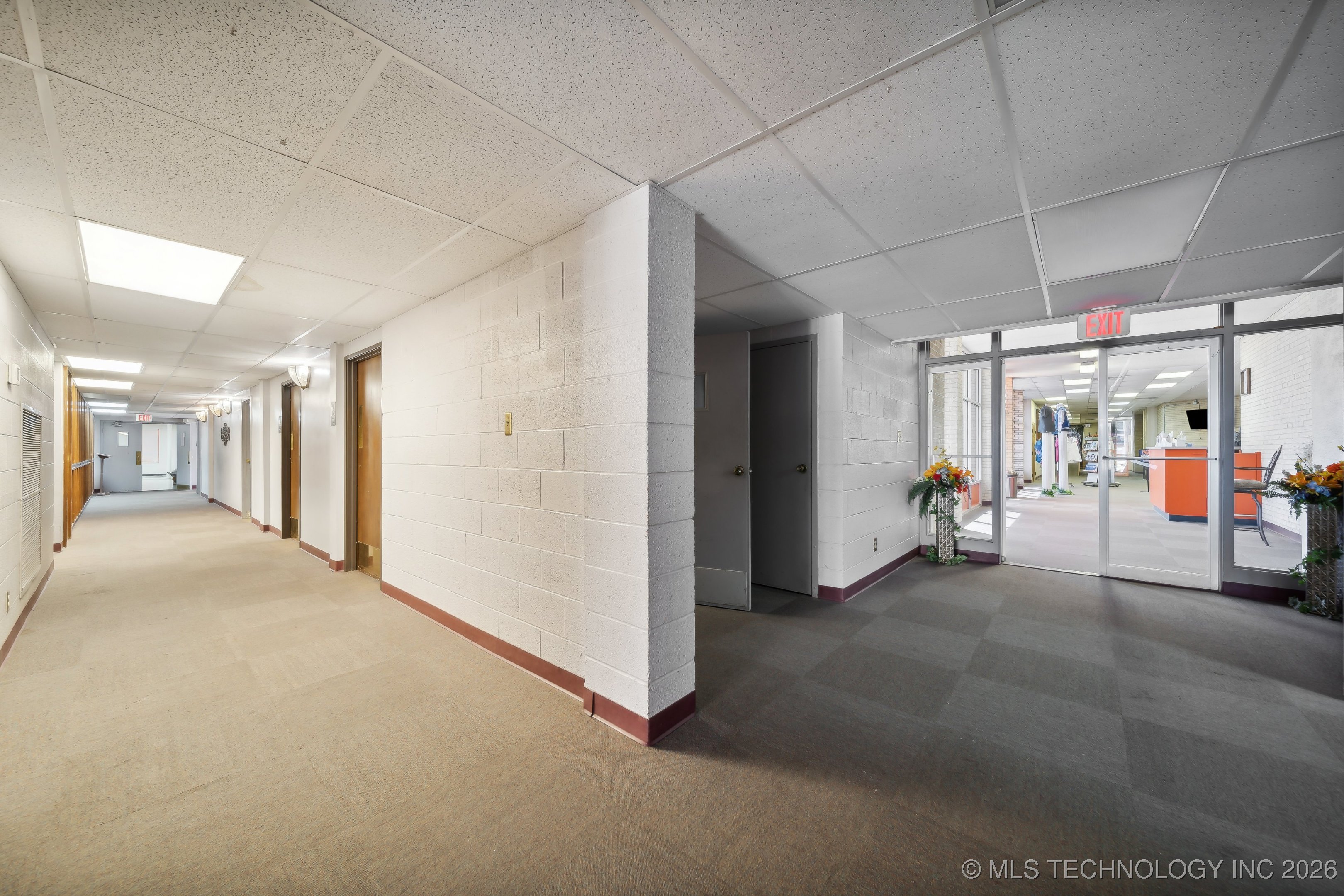 1203 S Columbia Avenue Property Photo 35