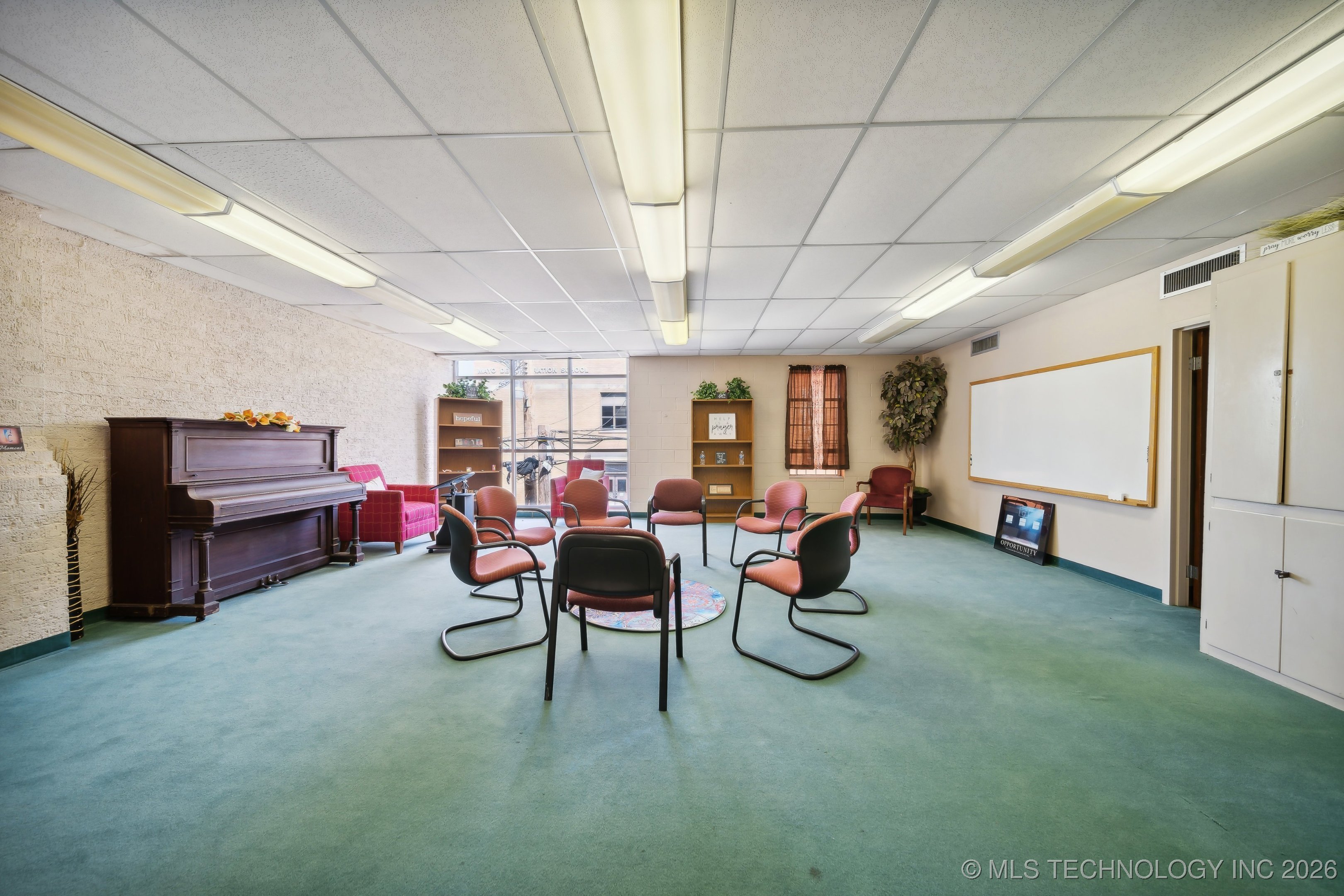 1203 S Columbia Avenue Property Photo 49