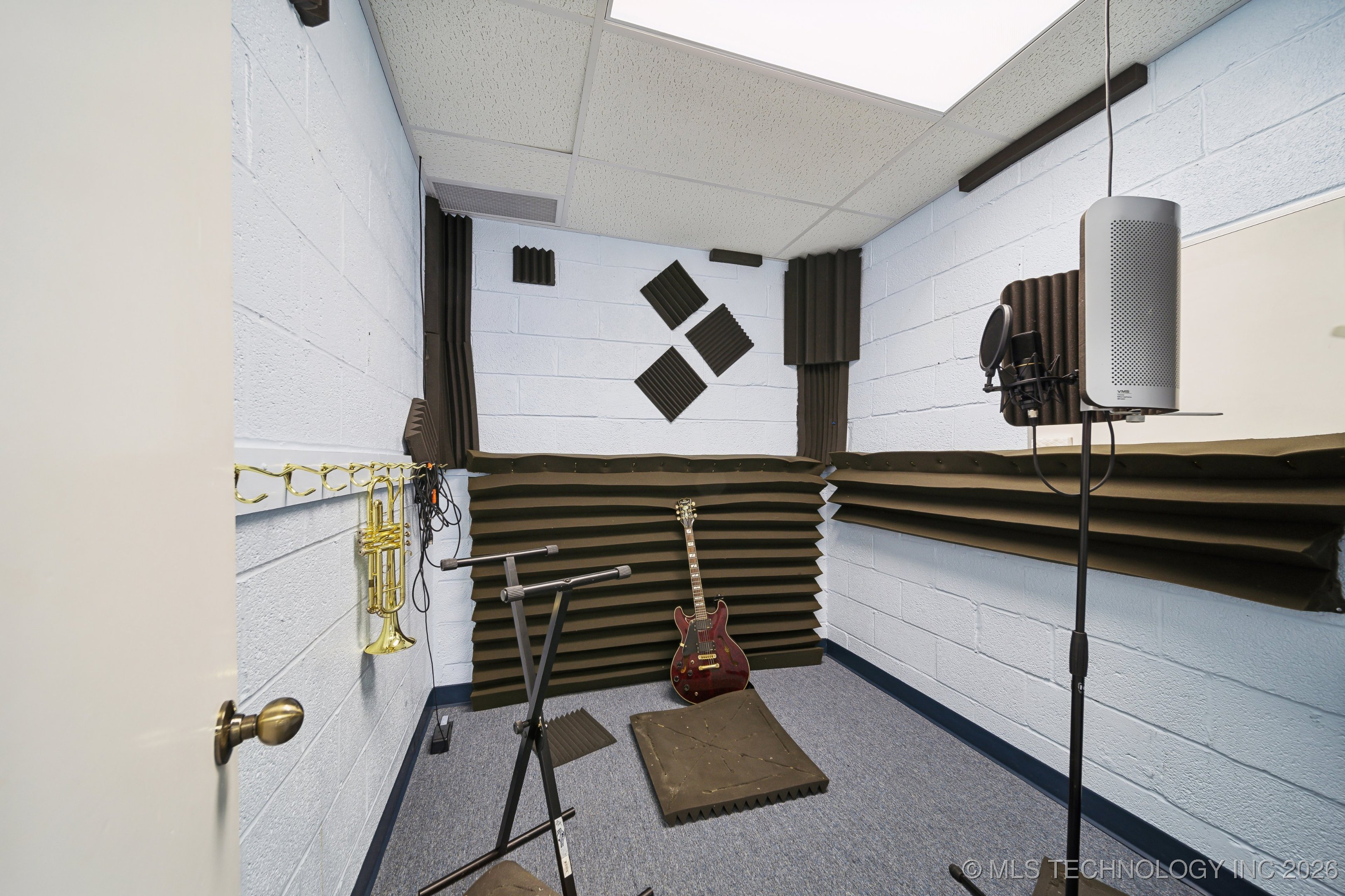 1203 S Columbia Avenue Property Photo 54