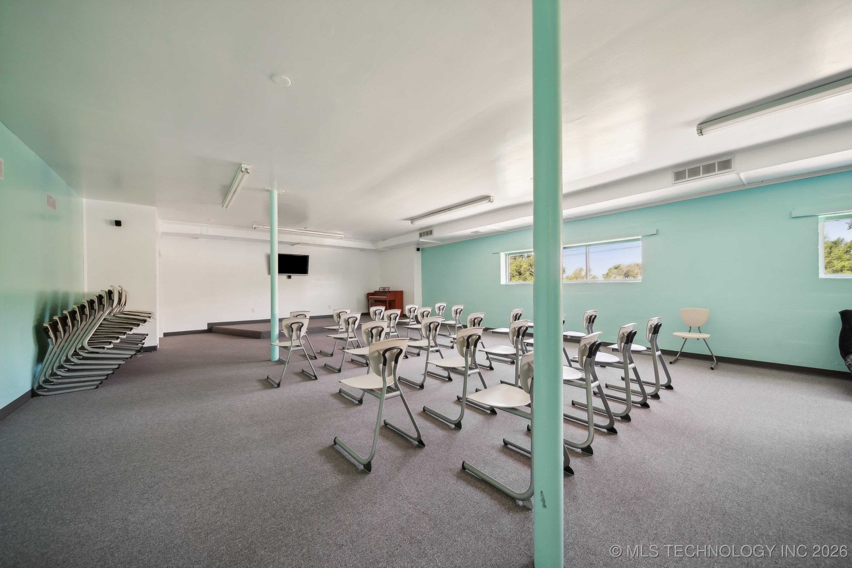 1203 S Columbia Avenue Property Photo 56