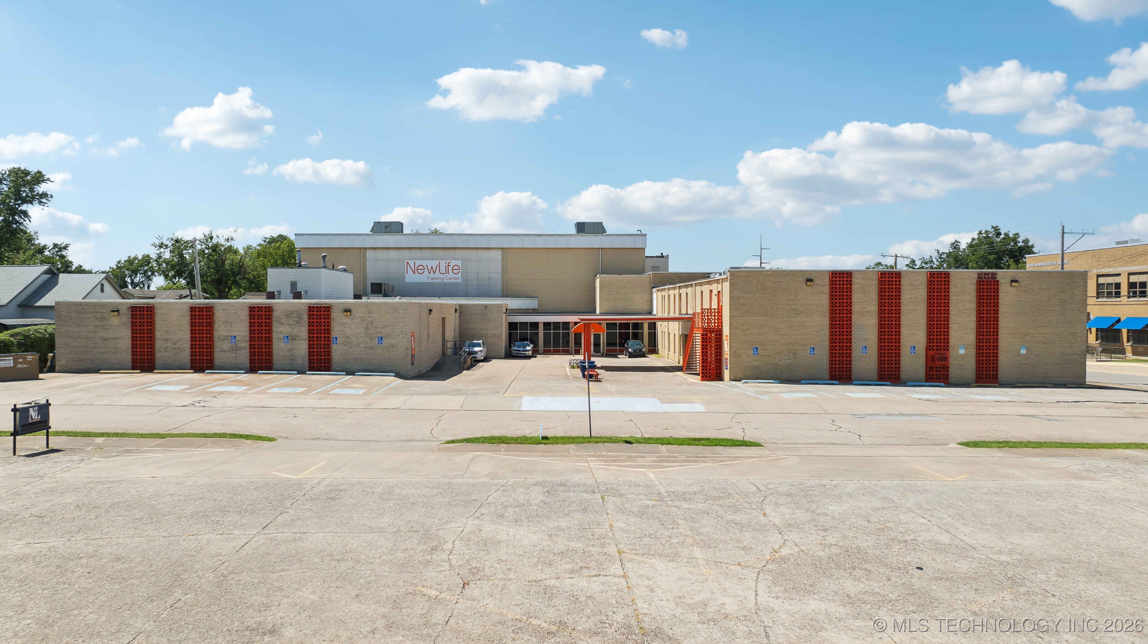 1203 S Columbia Avenue Property Photo 61