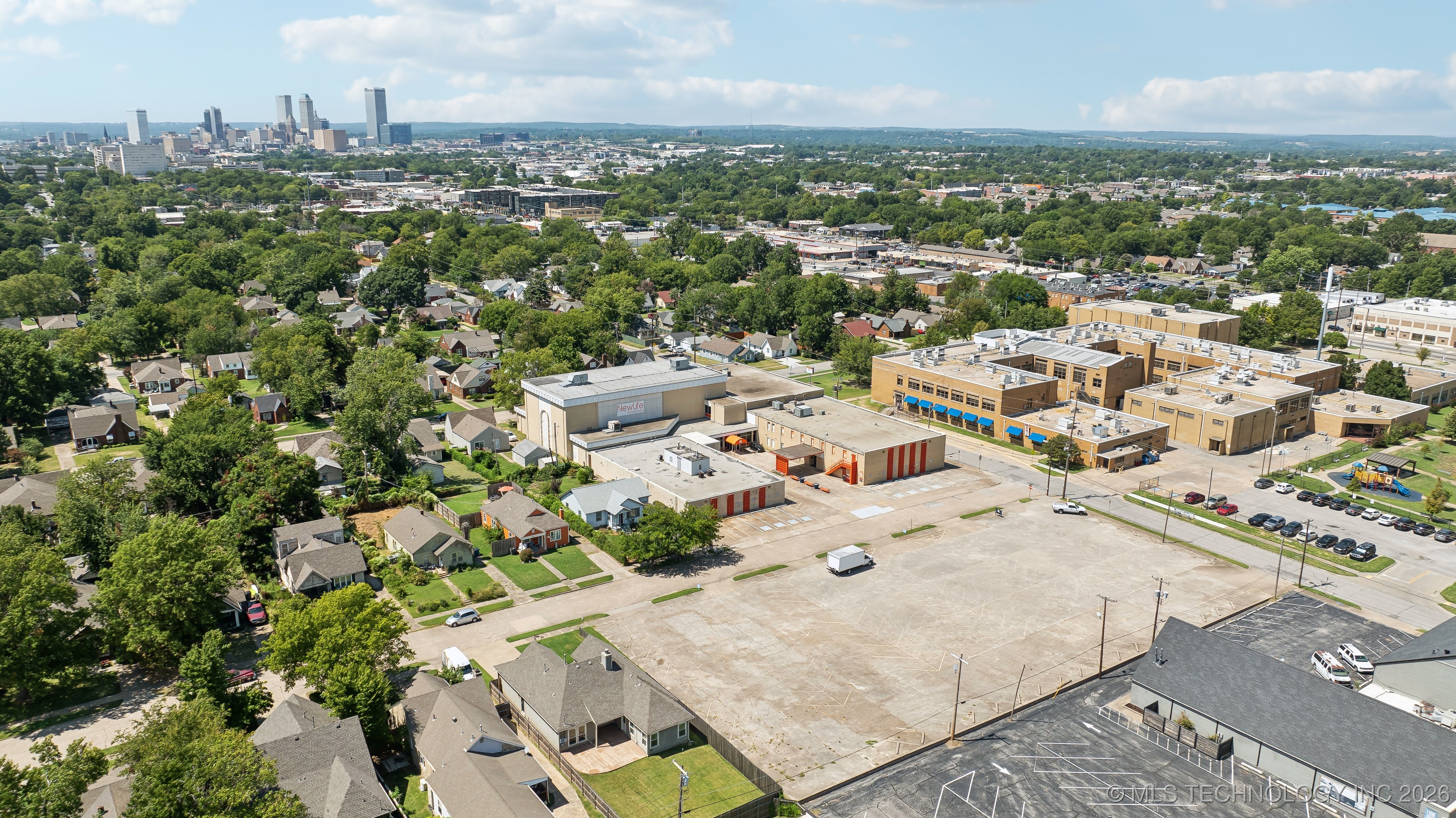 1203 S Columbia Avenue Property Photo 63