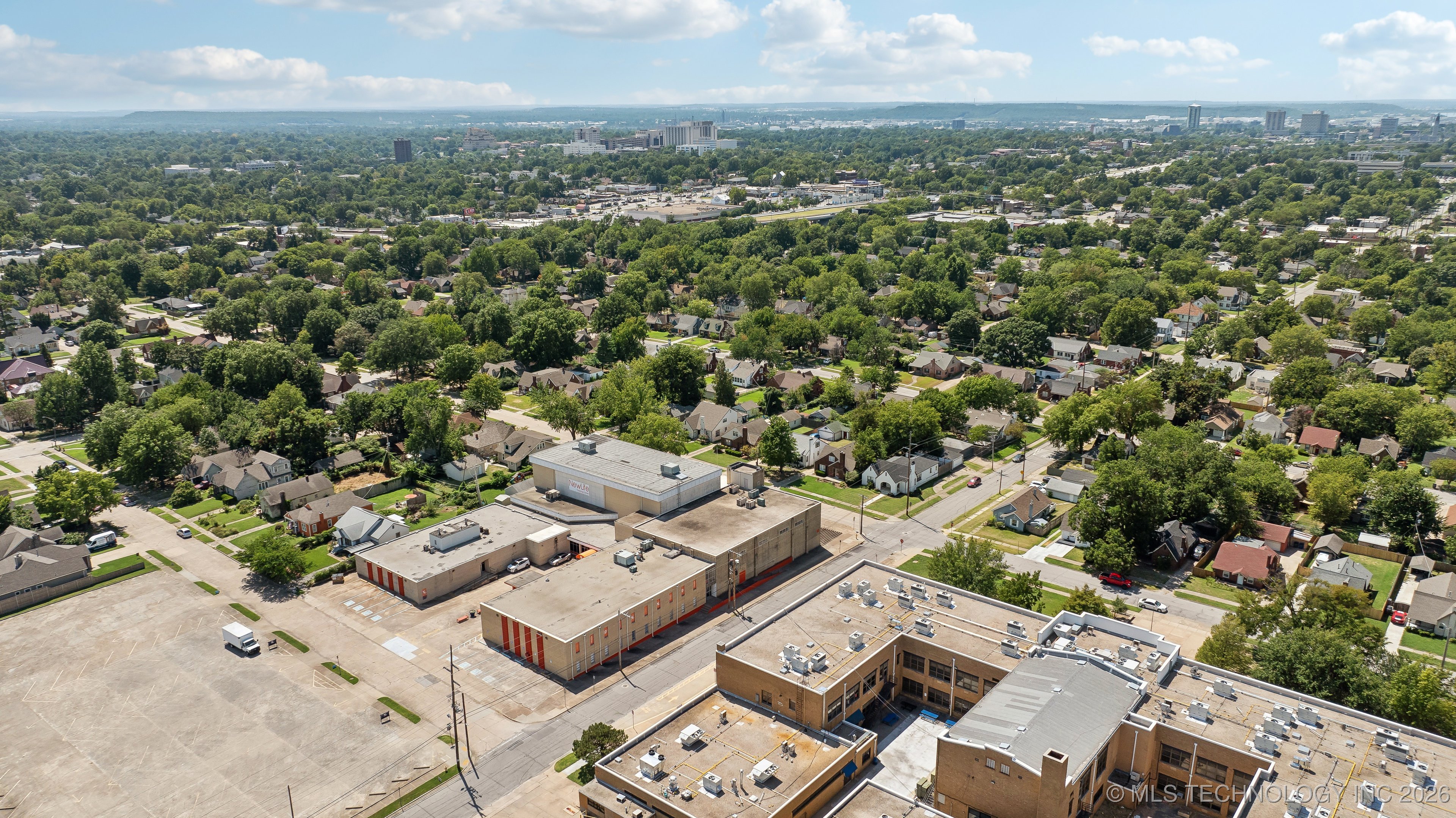 1203 S Columbia Avenue Property Photo 67