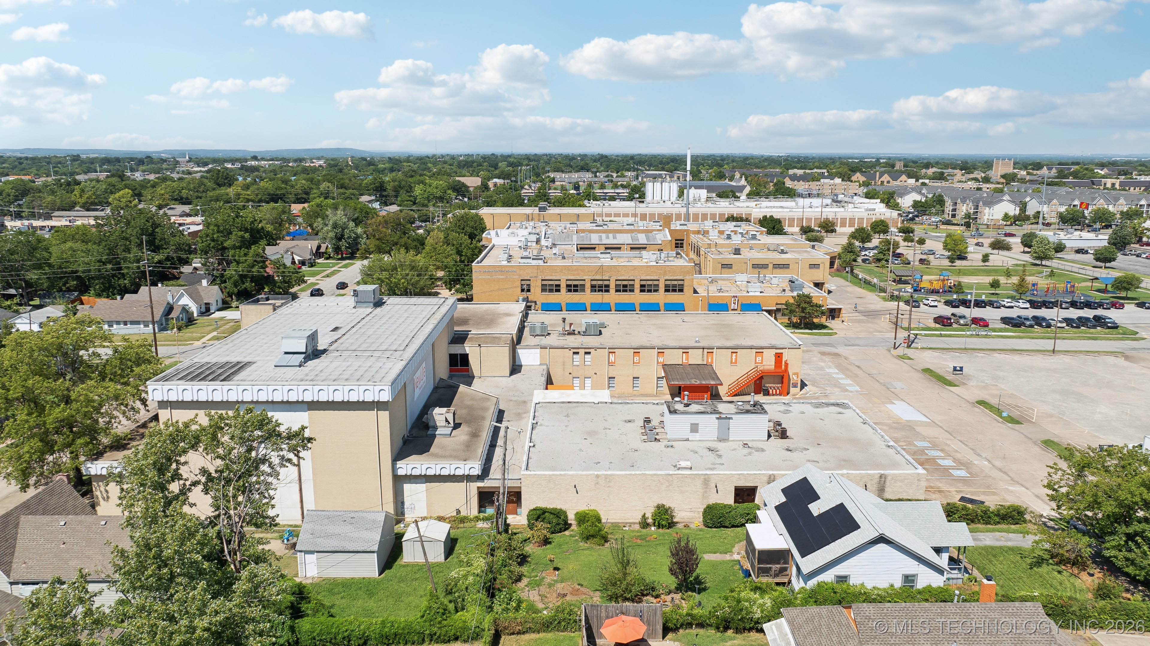 1203 S Columbia Avenue Property Photo 68