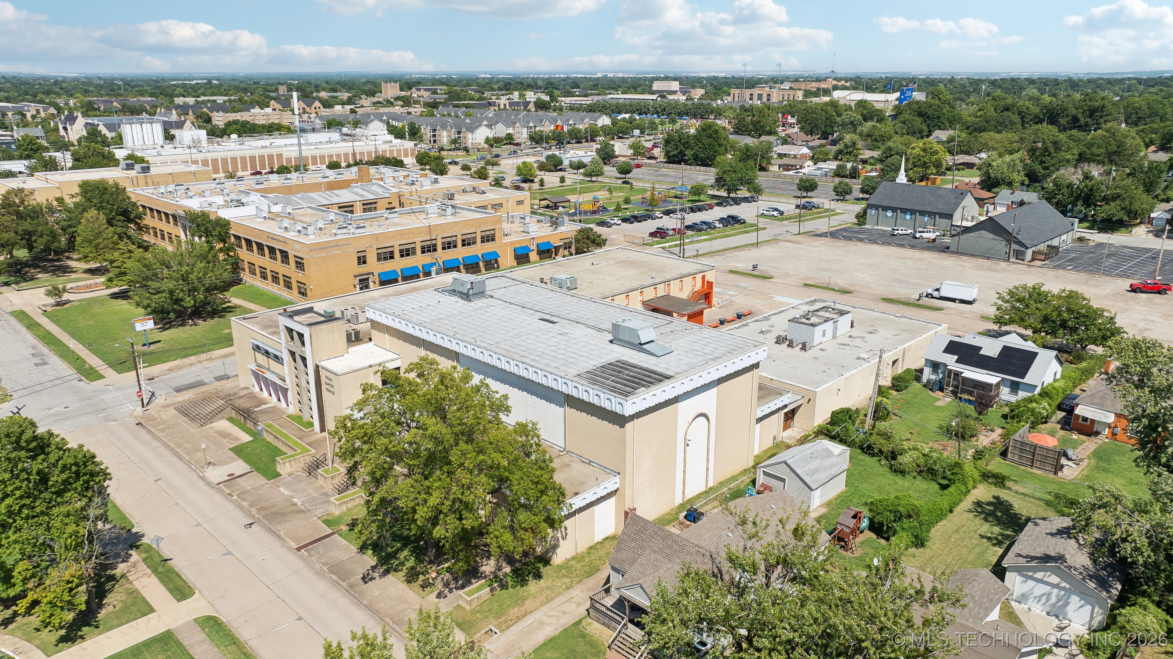 1203 S Columbia Avenue Property Photo 69