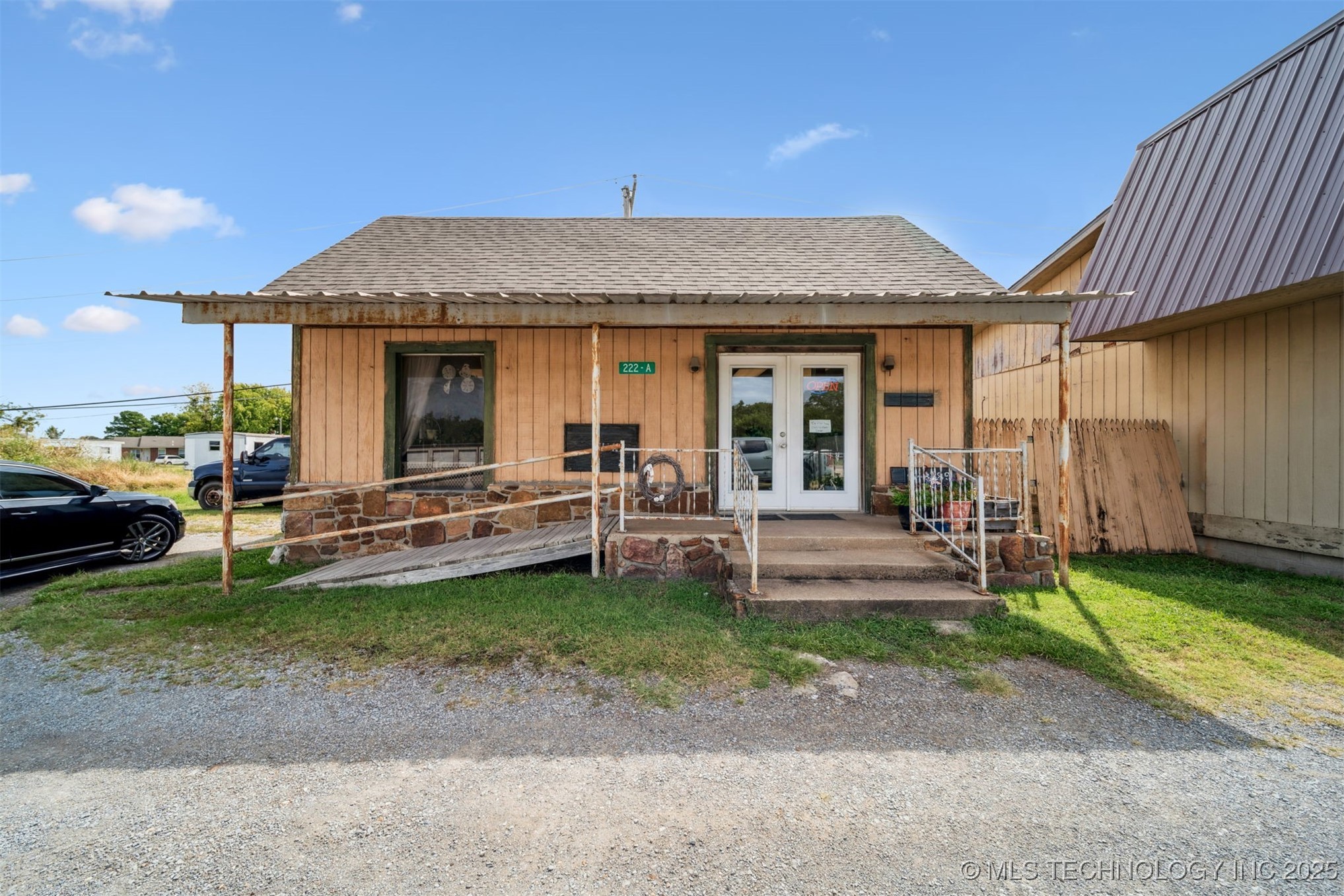 222 N Hwy 69 Property Photo 4
