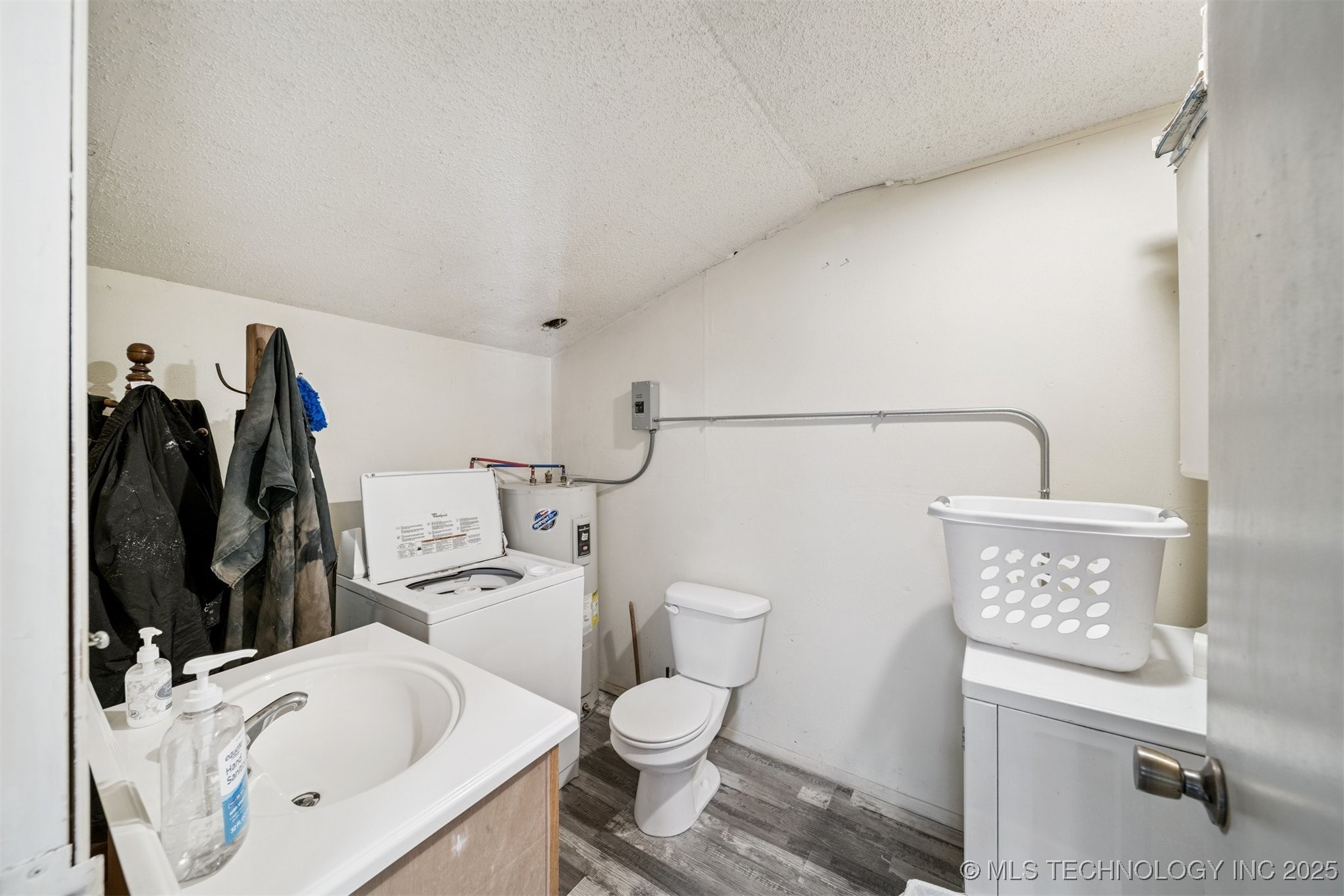 222 N Hwy 69 Property Photo 6