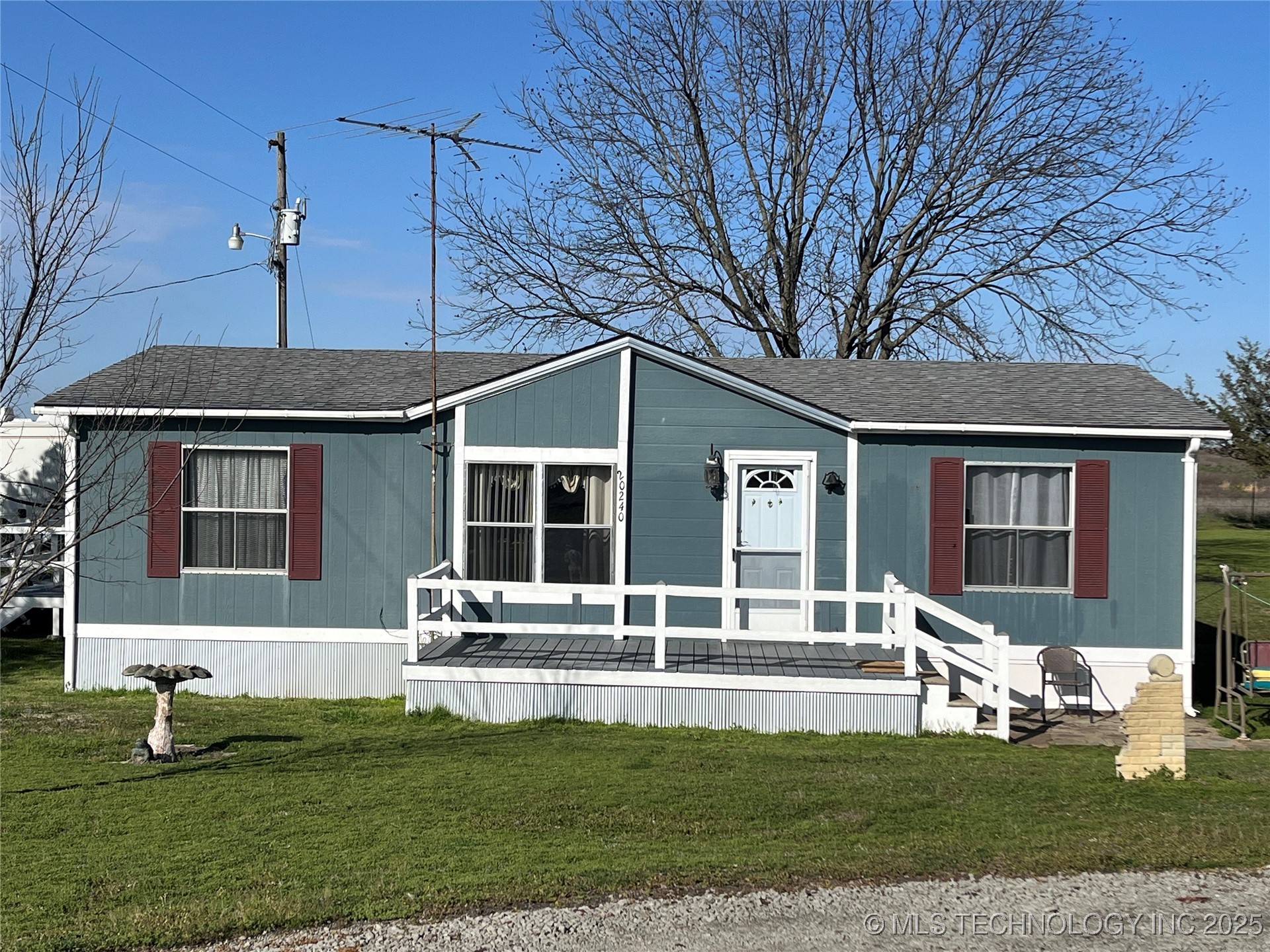 20240 N Airport Road Property Photo 1