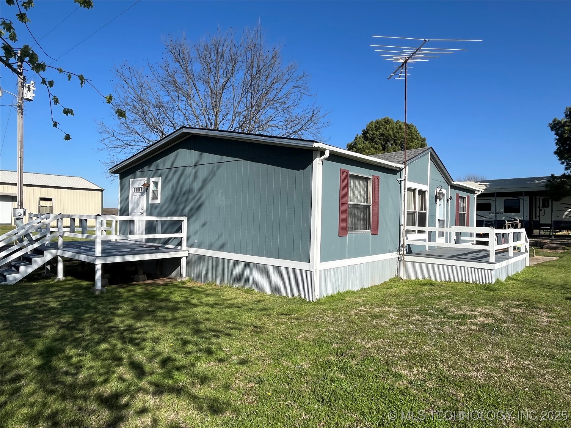 20240 N Airport Road Property Photo 3