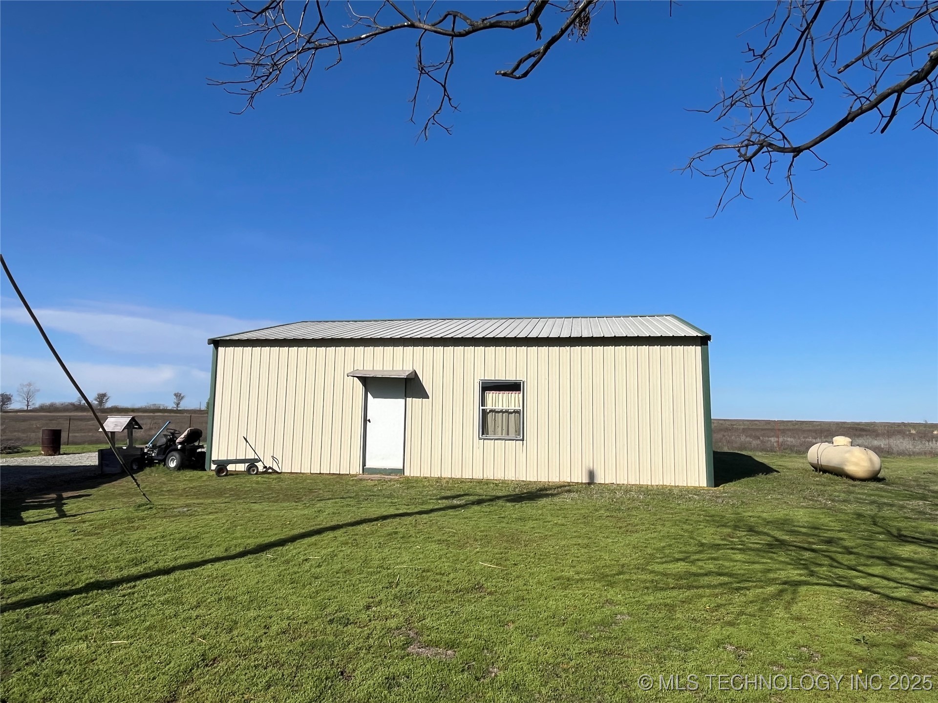 20240 N Airport Road Property Photo 22