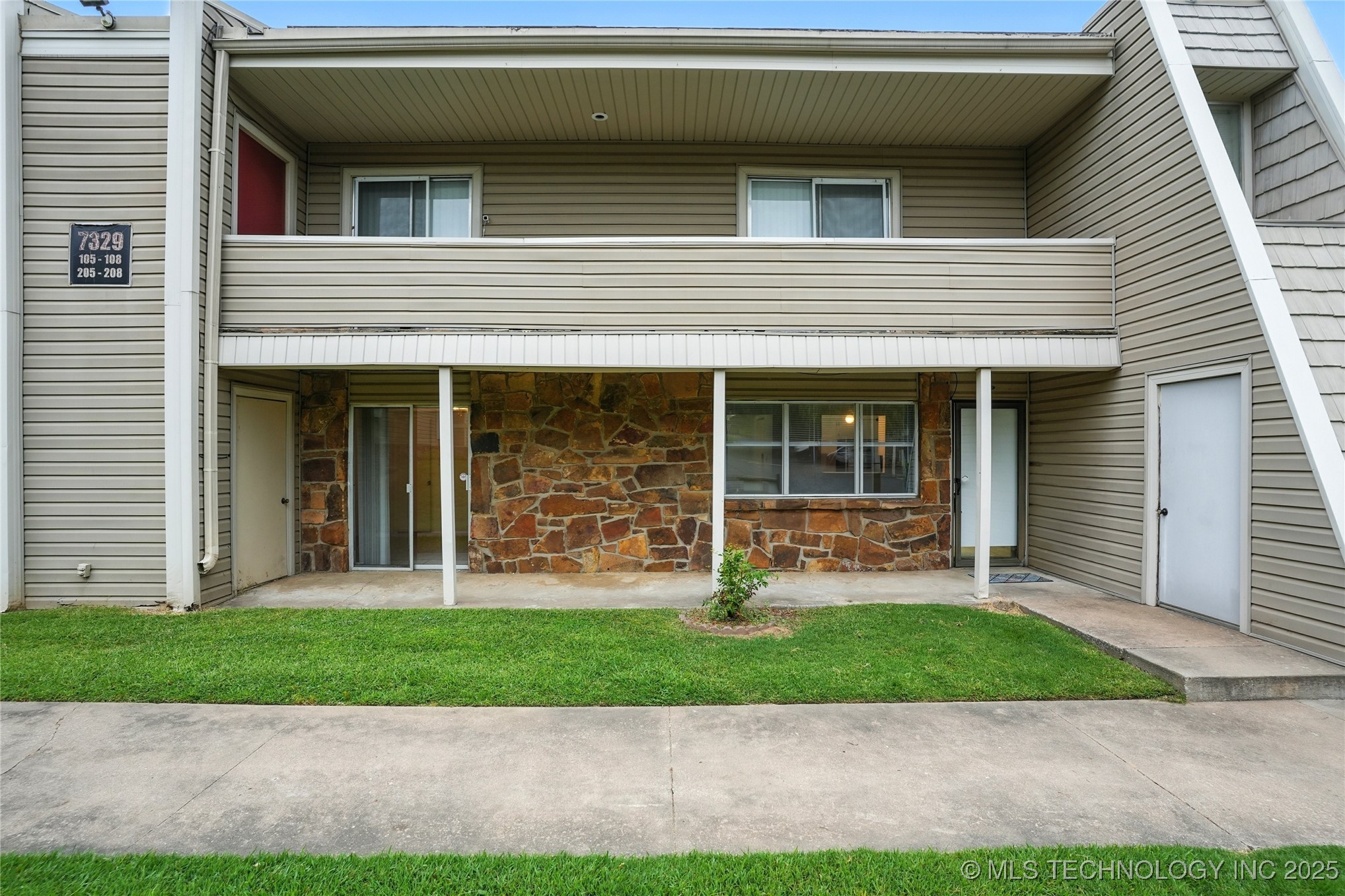 7329 S Yale Avenue 107 Property Photo 4