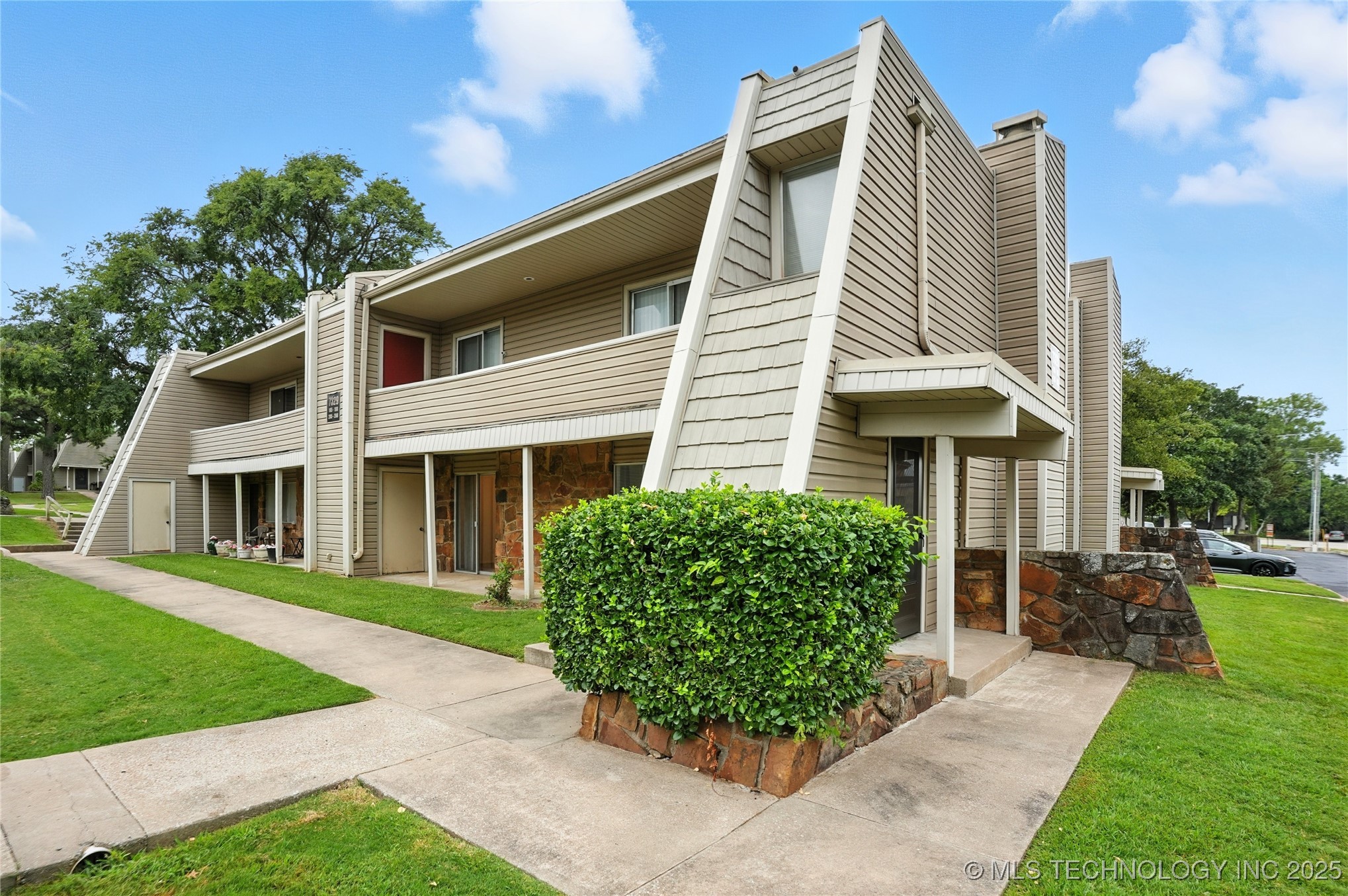 7329 S Yale Avenue 107 Property Photo 5